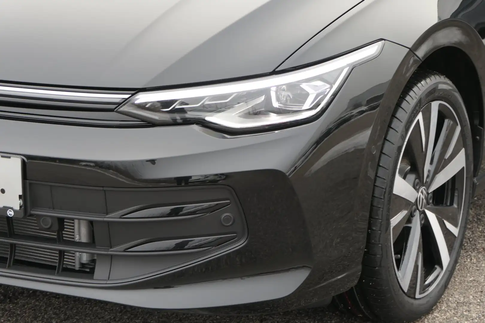 Volkswagen Golf Variant Business mHeV TSI DSG Schwarz - 2