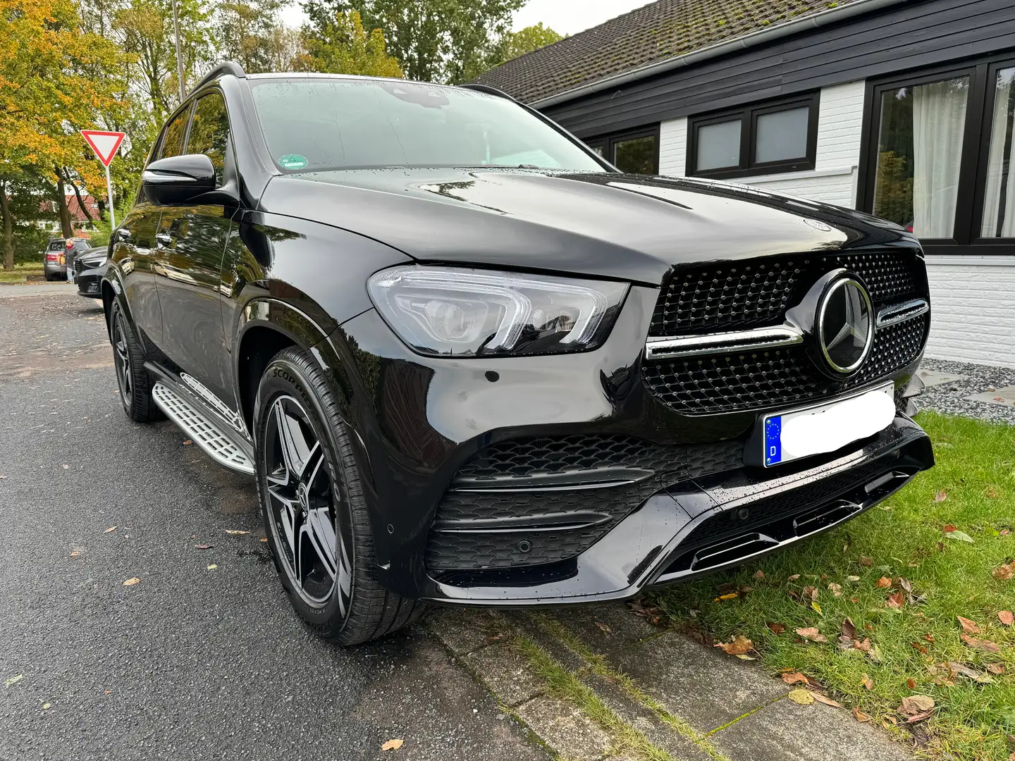 Mercedes-Benz GLE 400 GLE 400 d 4Matic 9G-TRONIC AMG Line Schwarz - 2