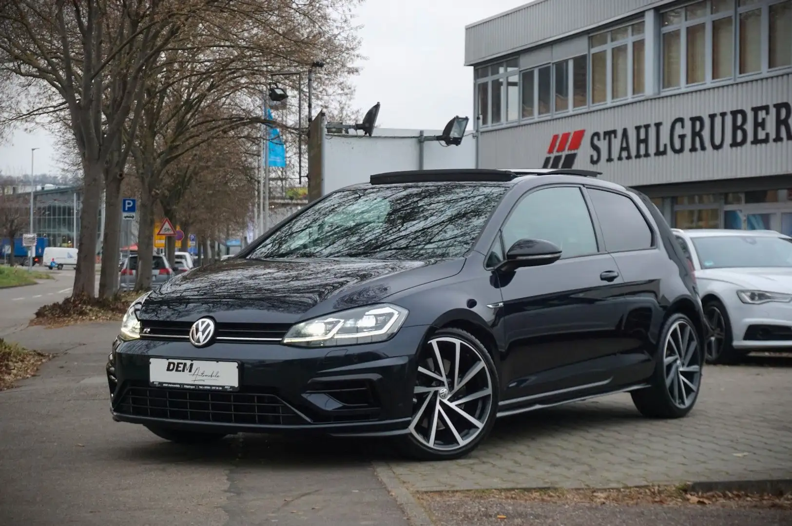 Volkswagen Golf VII Lim. R 4Motion / Pano./ Leder / ACC / Blau - 1