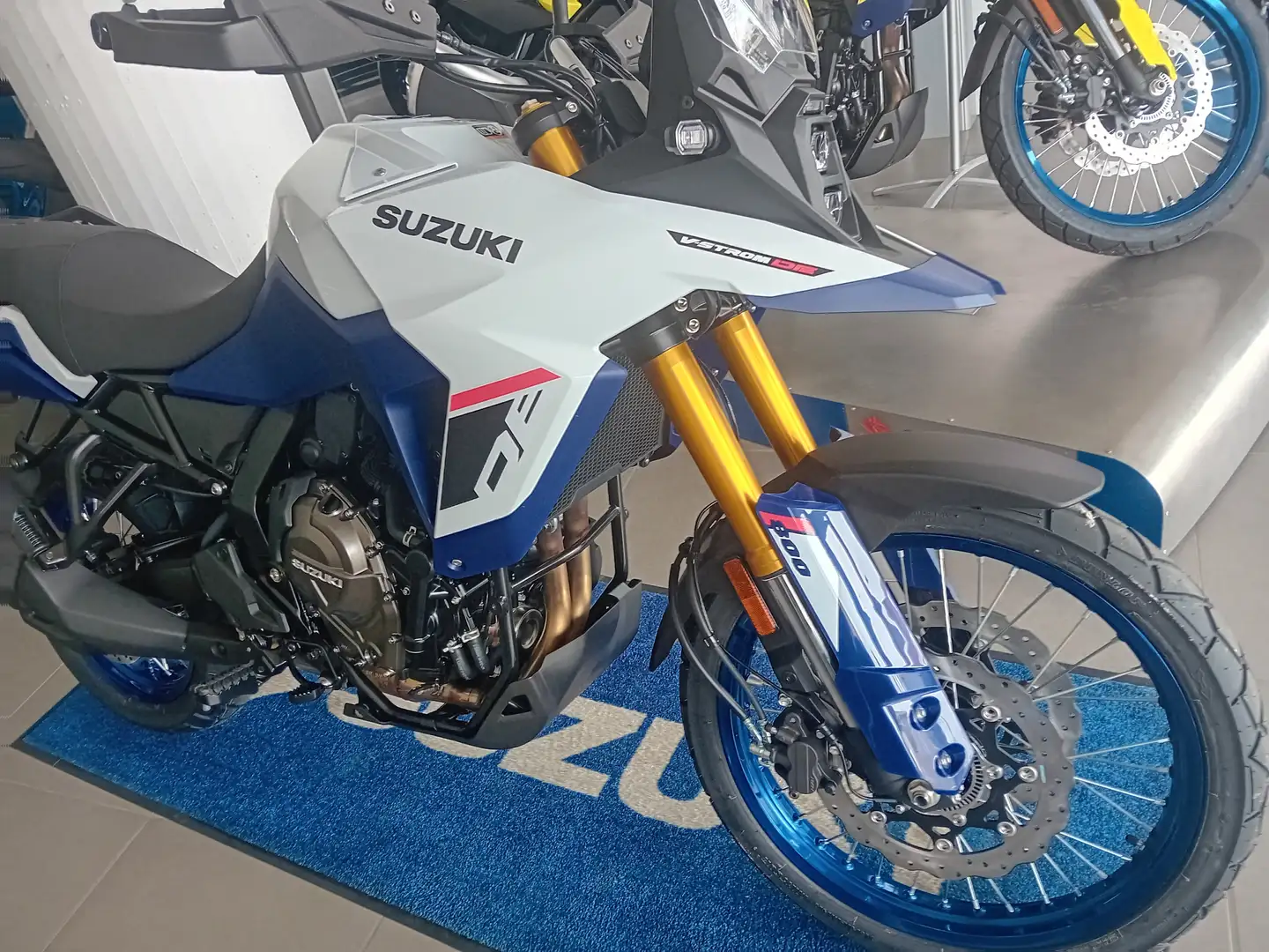 Suzuki V-Strom 800DE Bianco - 2
