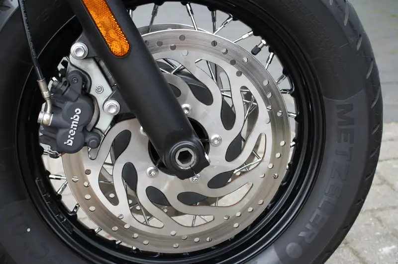 Triumph Bonneville Bobber - foto 5