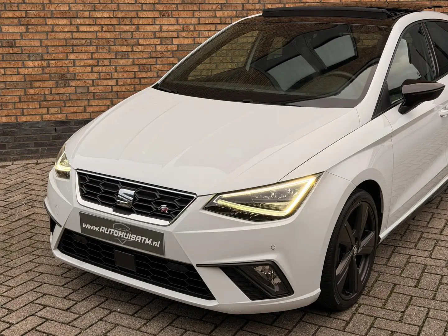 SEAT Ibiza 1.0 TSI FR Black Edition Pano Cruise Led Cam Stoel Wit - 2