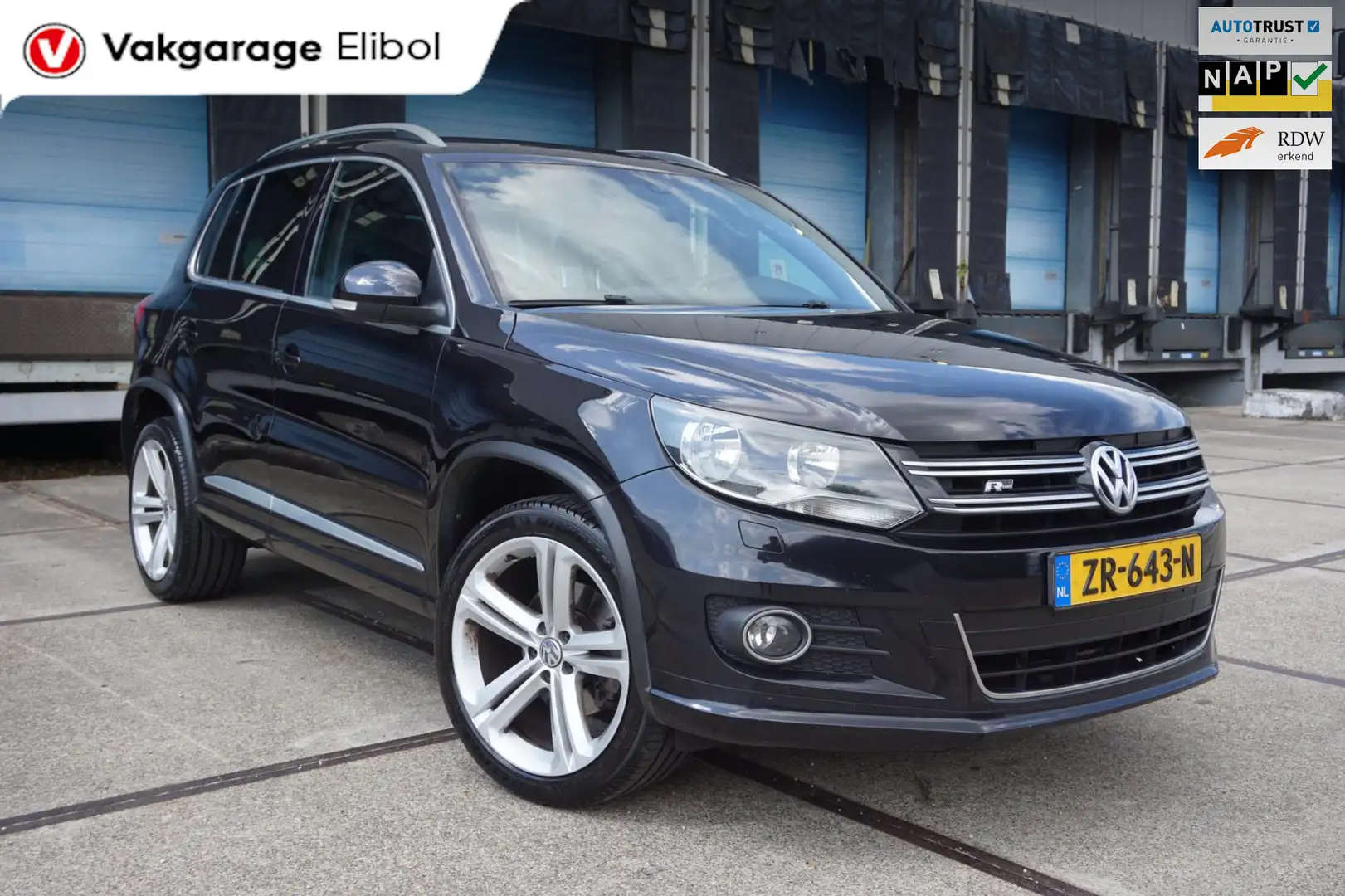 Volkswagen Tiguan 2.0 TSI Sport & Style R-Line Zwart - 1