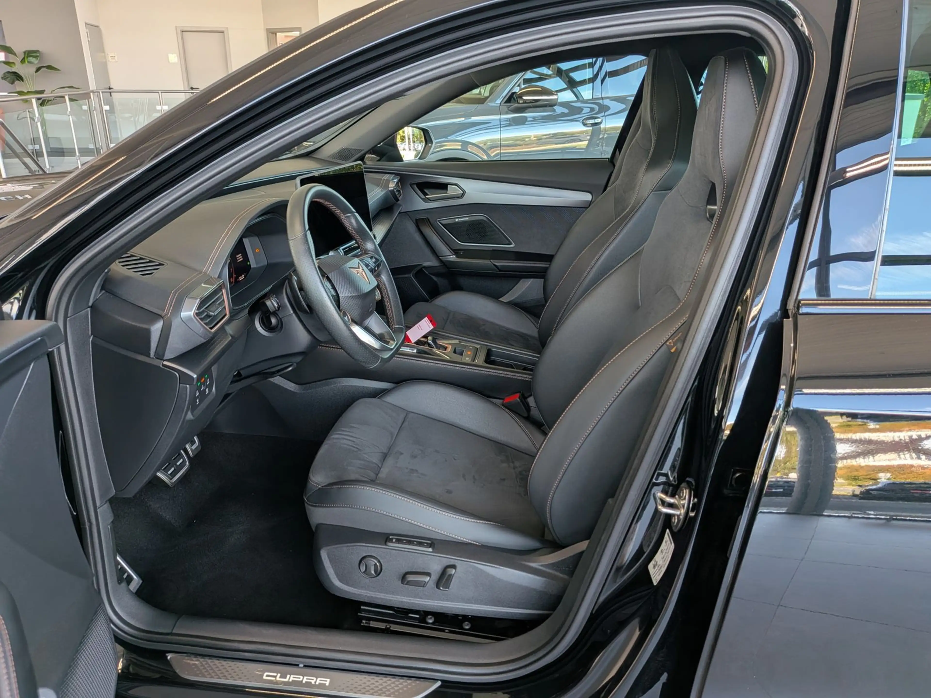 CUPRA Formentor 1.5 eTSI Pano Sennh DCC Matrix AHK 19" — photo 14