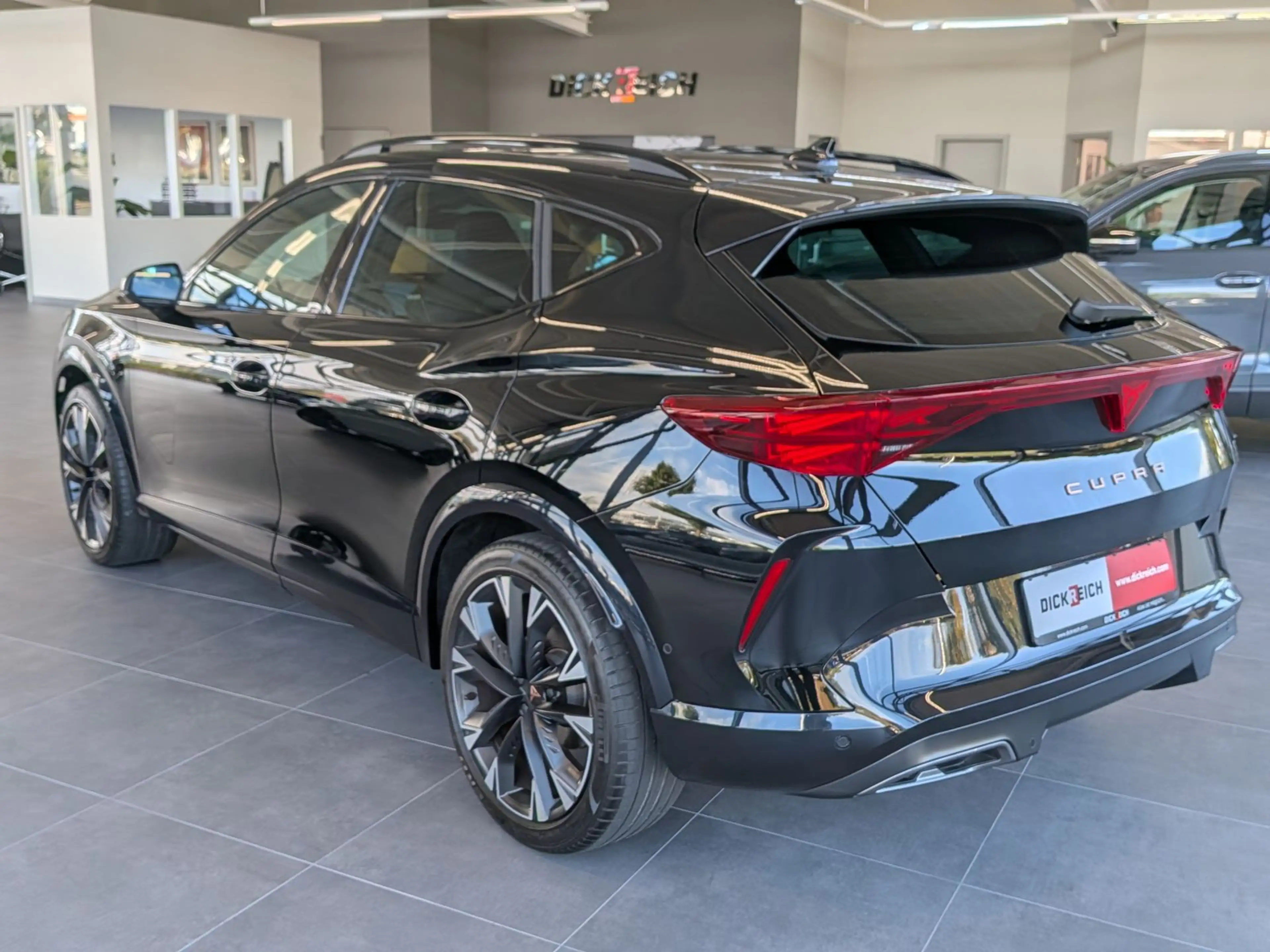 CUPRA Formentor 1.5 eTSI Pano Sennh DCC Matrix AHK 19" — photo 6