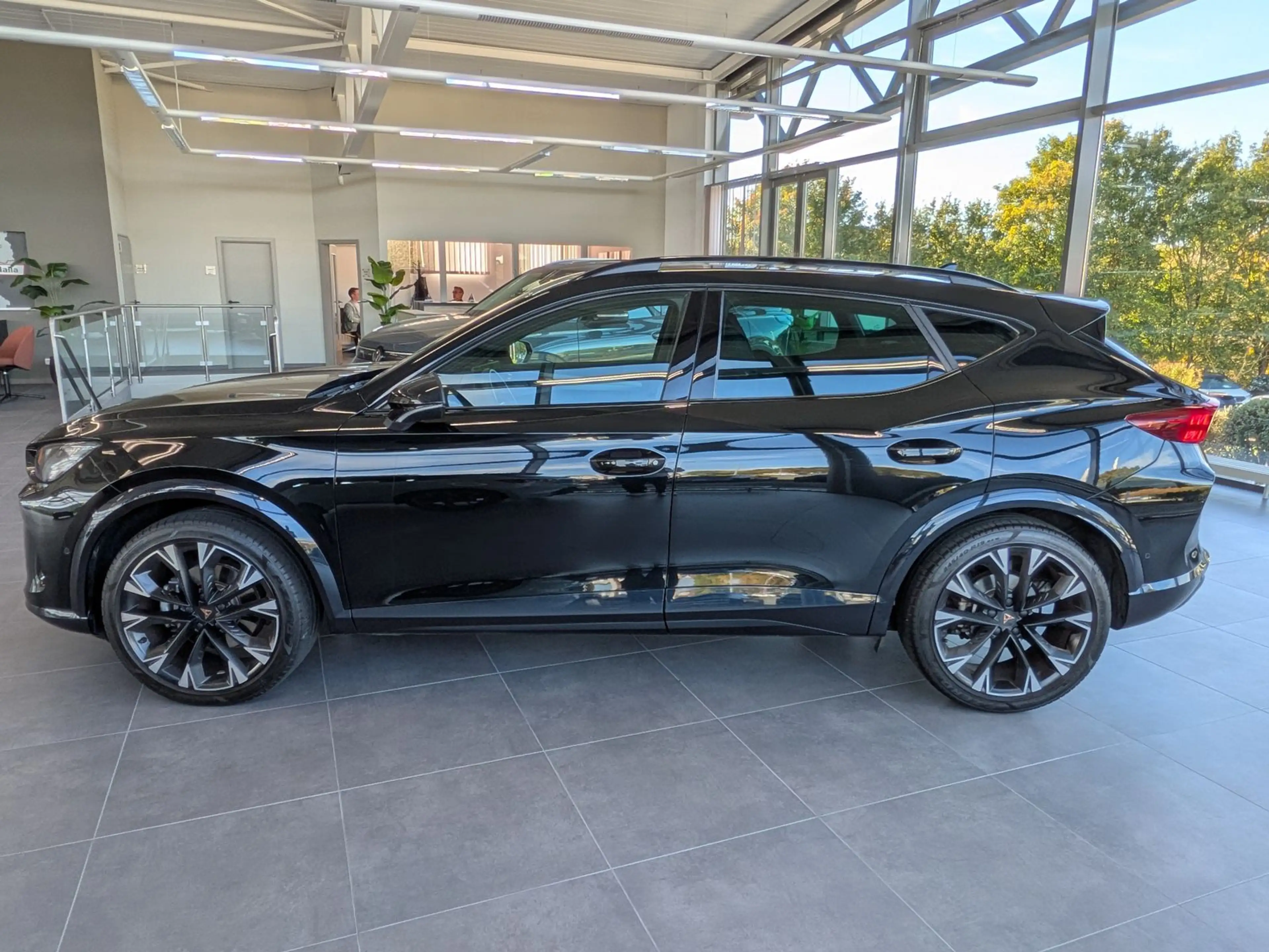 CUPRA Formentor 1.5 eTSI Pano Sennh DCC Matrix AHK 19" — photo 5