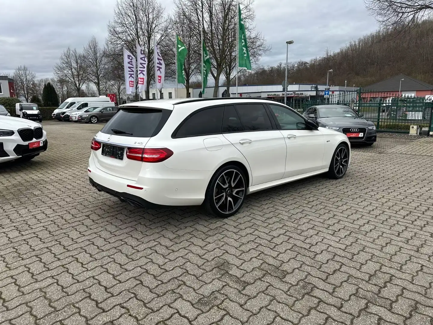 Mercedes-Benz E 43 AMG T 4M Distr HUD Pano 360° Sitzbelüf AHK Blanco - 2