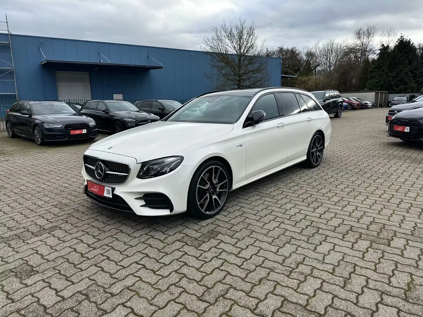 Mercedes-Benz E 43 AMG T 4M Distr HUD Pano 360° Sitzbelüf AHK Blanco - 1