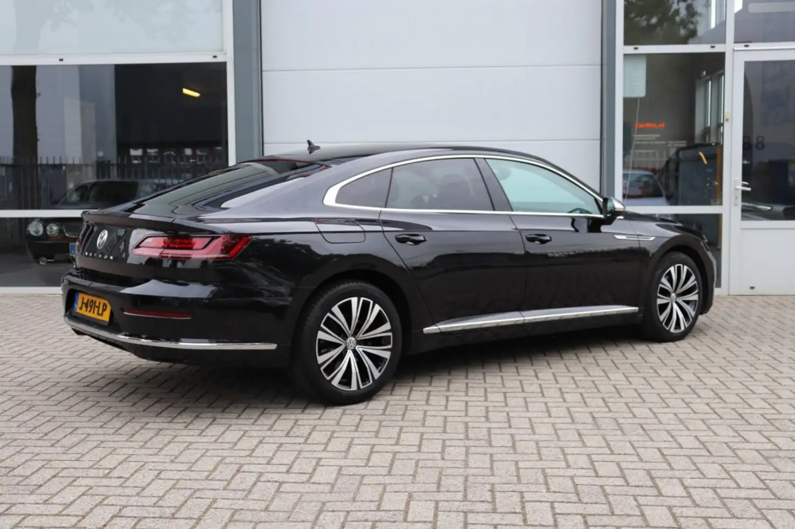 Volkswagen Arteon 2.0 TDI 150PK DSG AUT ELEGANCE/A.CarPlay/Massage/1 Zwart - 2