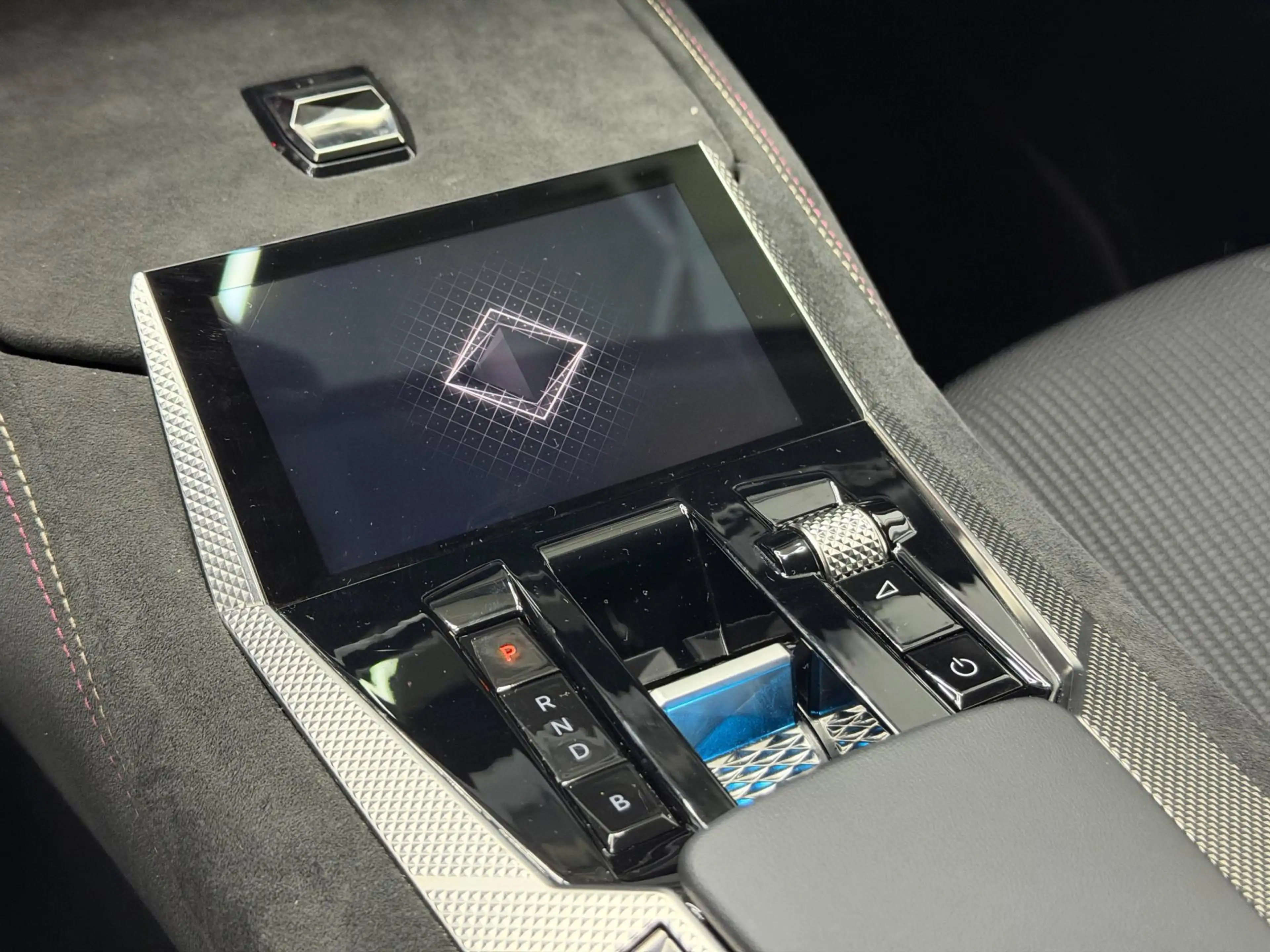 DS Automobiles DS 4 1.6 Plug-In Hybrid 225PK Performance Line+ - Camer — photo 30