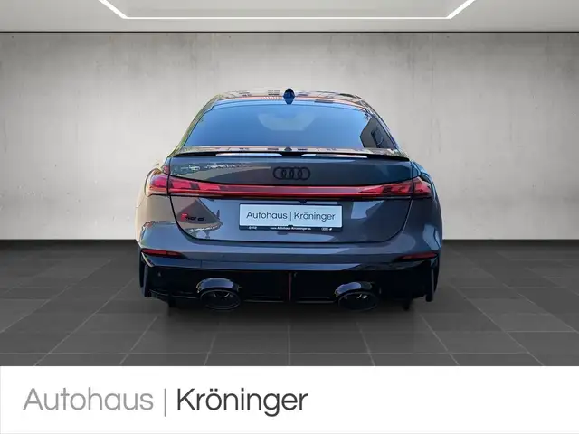 Audi RS5 view 6