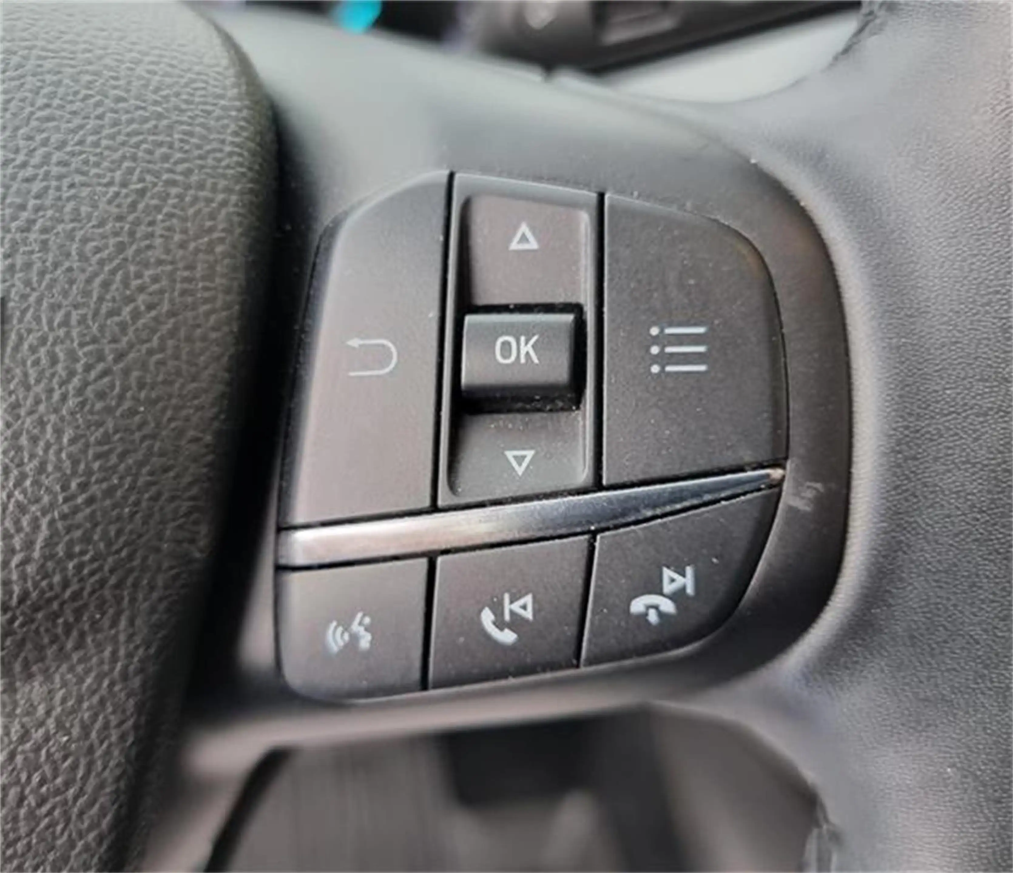 Ford Focus Turnier 1,5 EcoBoost Hybrid Active mit Navig — photo 12