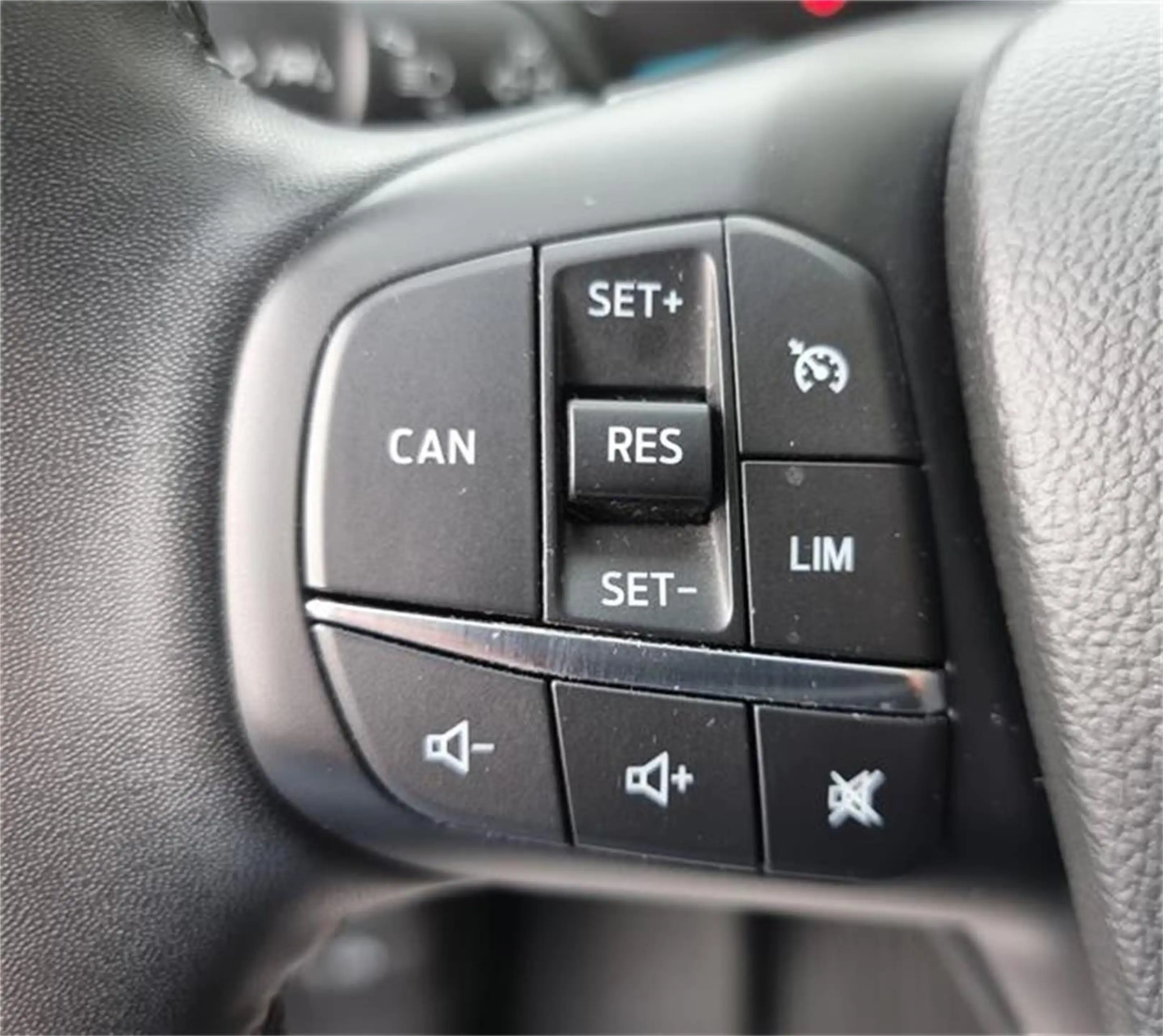 Ford Focus Turnier 1,5 EcoBoost Hybrid Active mit Navig — photo 11
