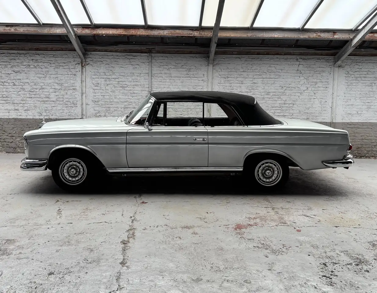 Mercedes-Benz 250SE Convertible (W111), foto 3