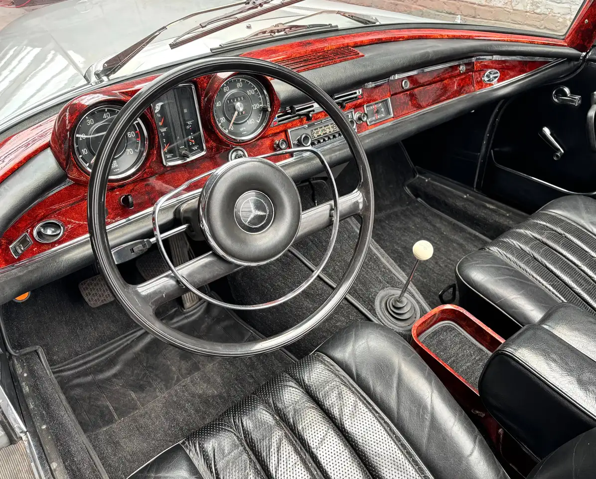 Mercedes-Benz 250SE Convertible (W111), foto 9