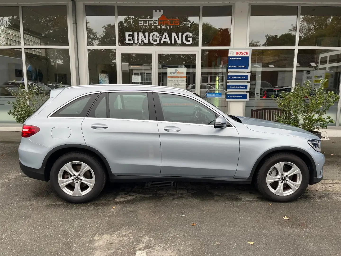 Mercedes-Benz GLC 300 /EXCLUSIVE/4-MATIC/9G/PANO/LED/AKTION !!! Silver - 2