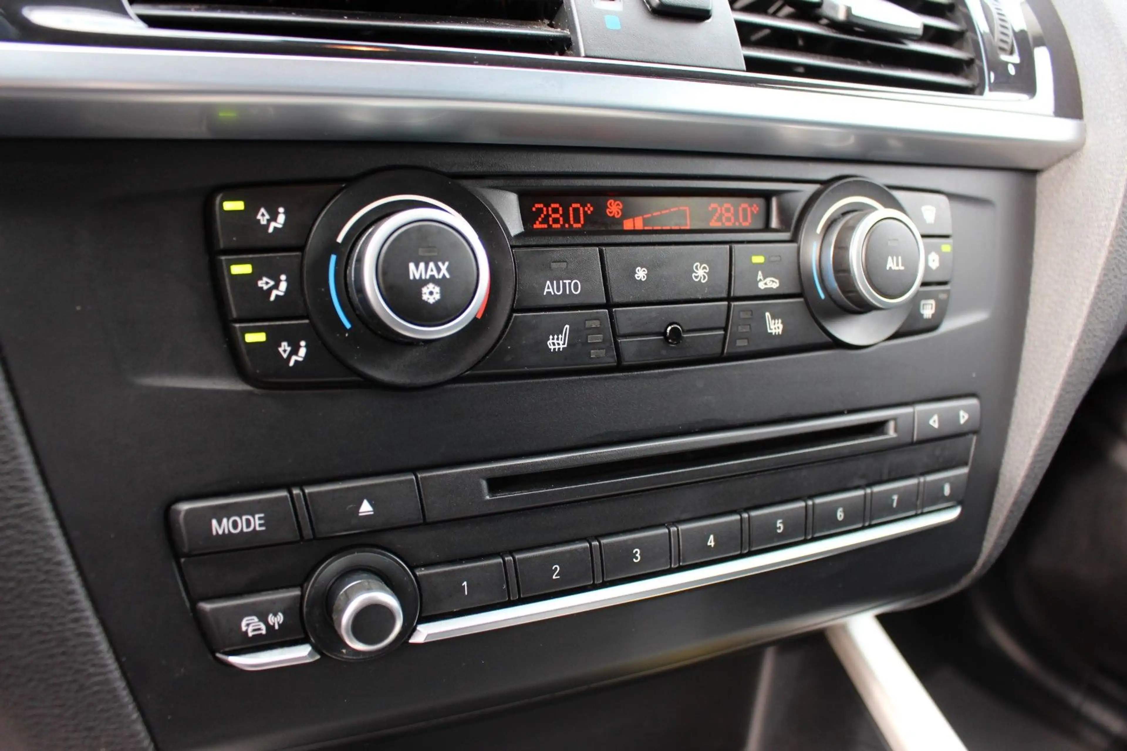 BMW X3 xDrive20d/SHEFT/NAVI/BIXENON/TEILLEDER/SHZ/ — photo 14