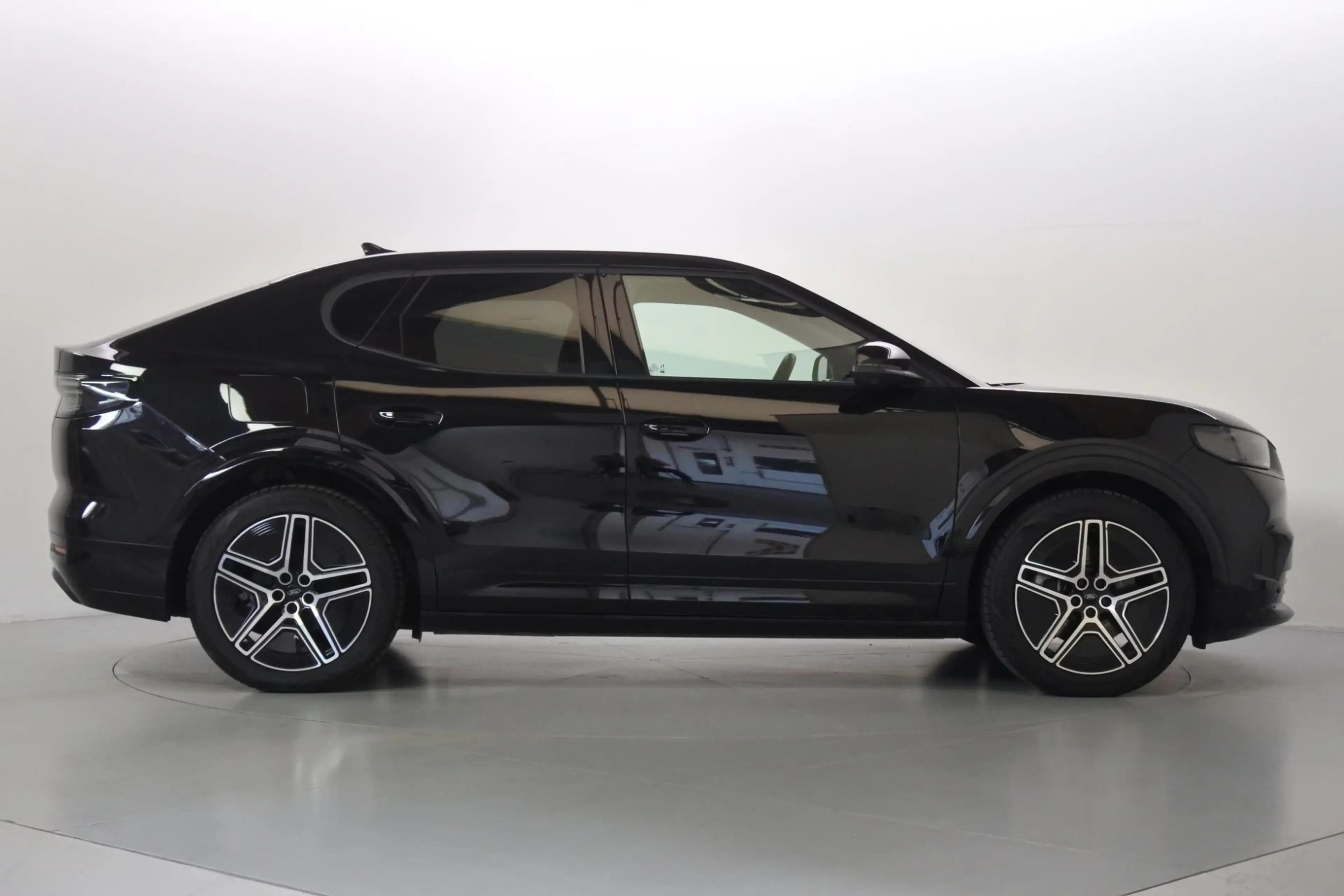 Ford Capri Premium Extended Range AWD 79 kWh — photo 15