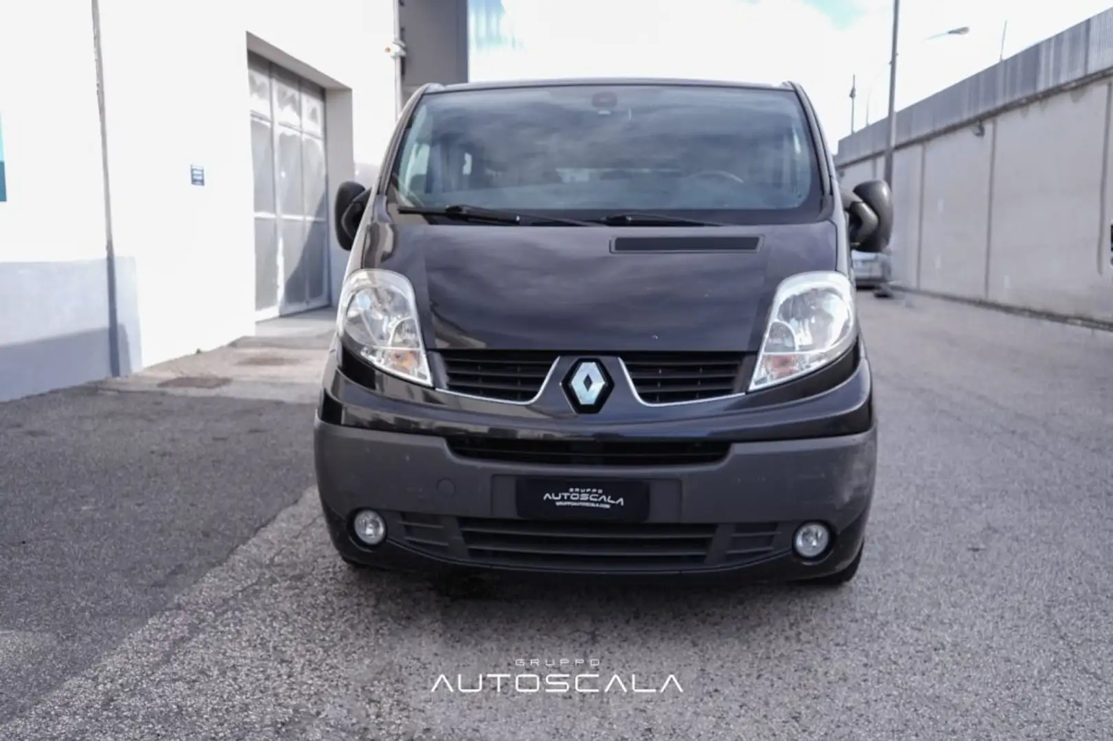 Renault Trafic T27 2.5 dCi 150cv PC-TN Passenger Schwarz - 2