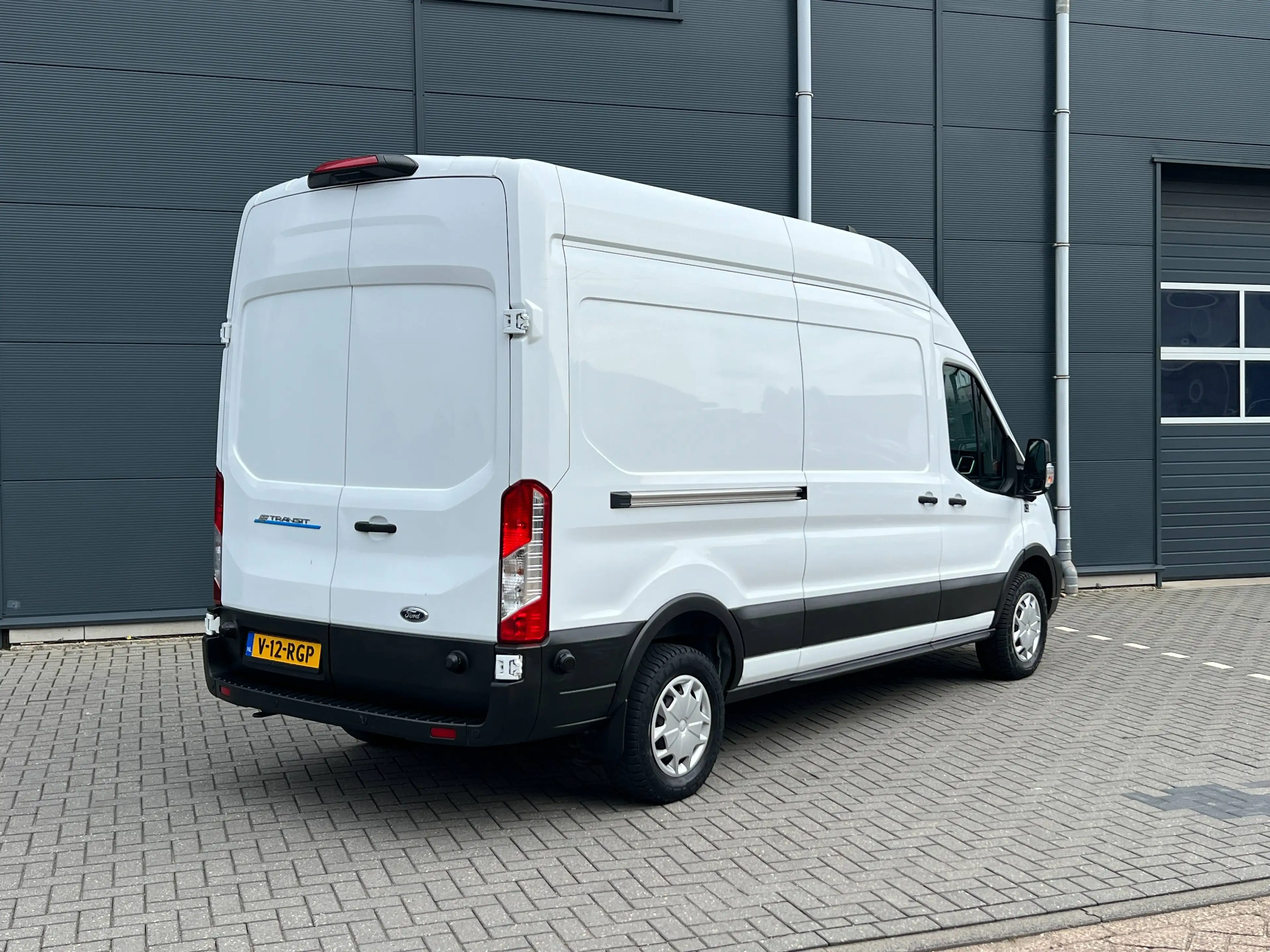 Ford E-Transit 350 L3H3 Trend 68kWh — photo 8