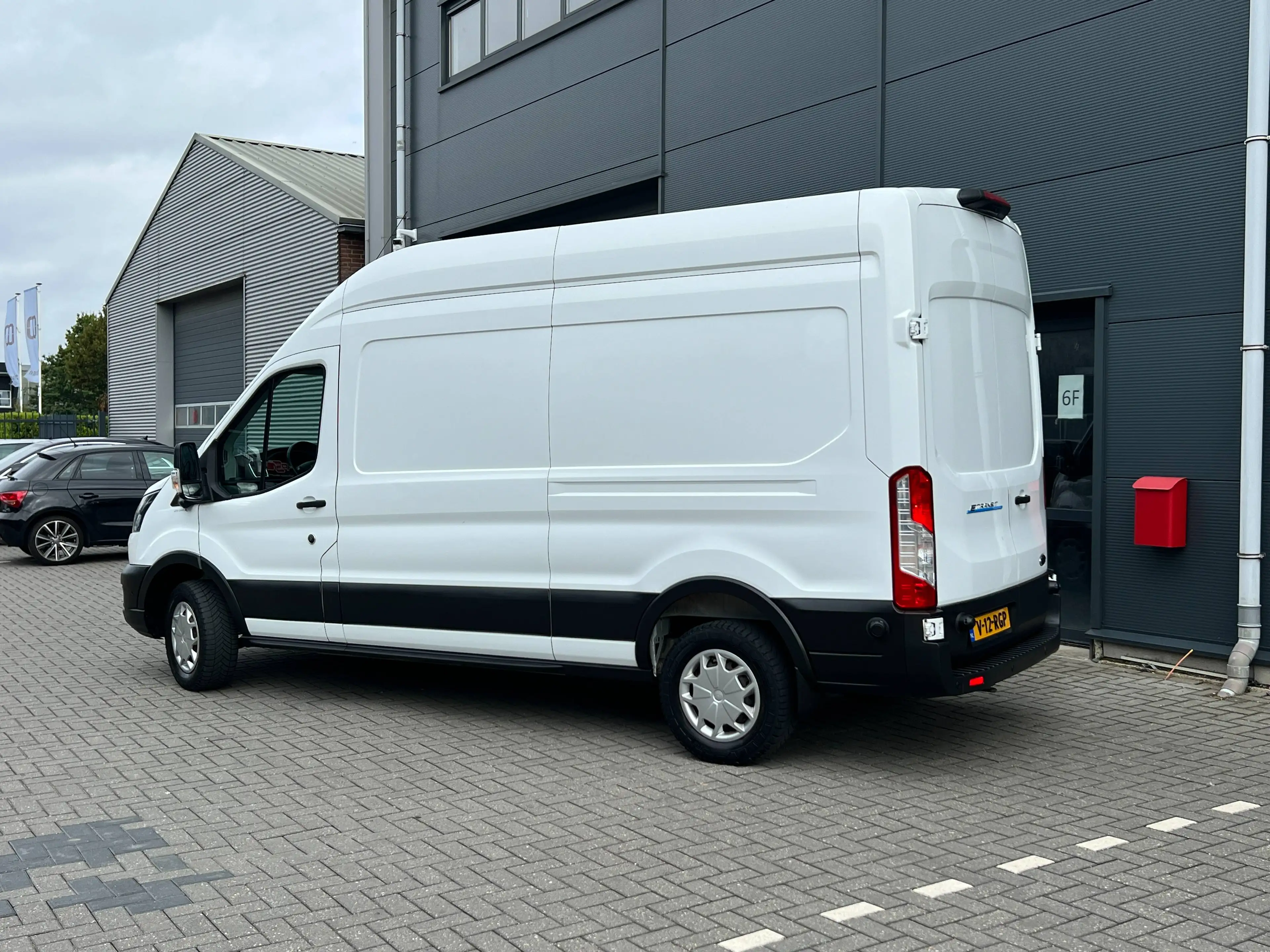 Ford E-Transit 350 L3H3 Trend 68kWh — photo 5
