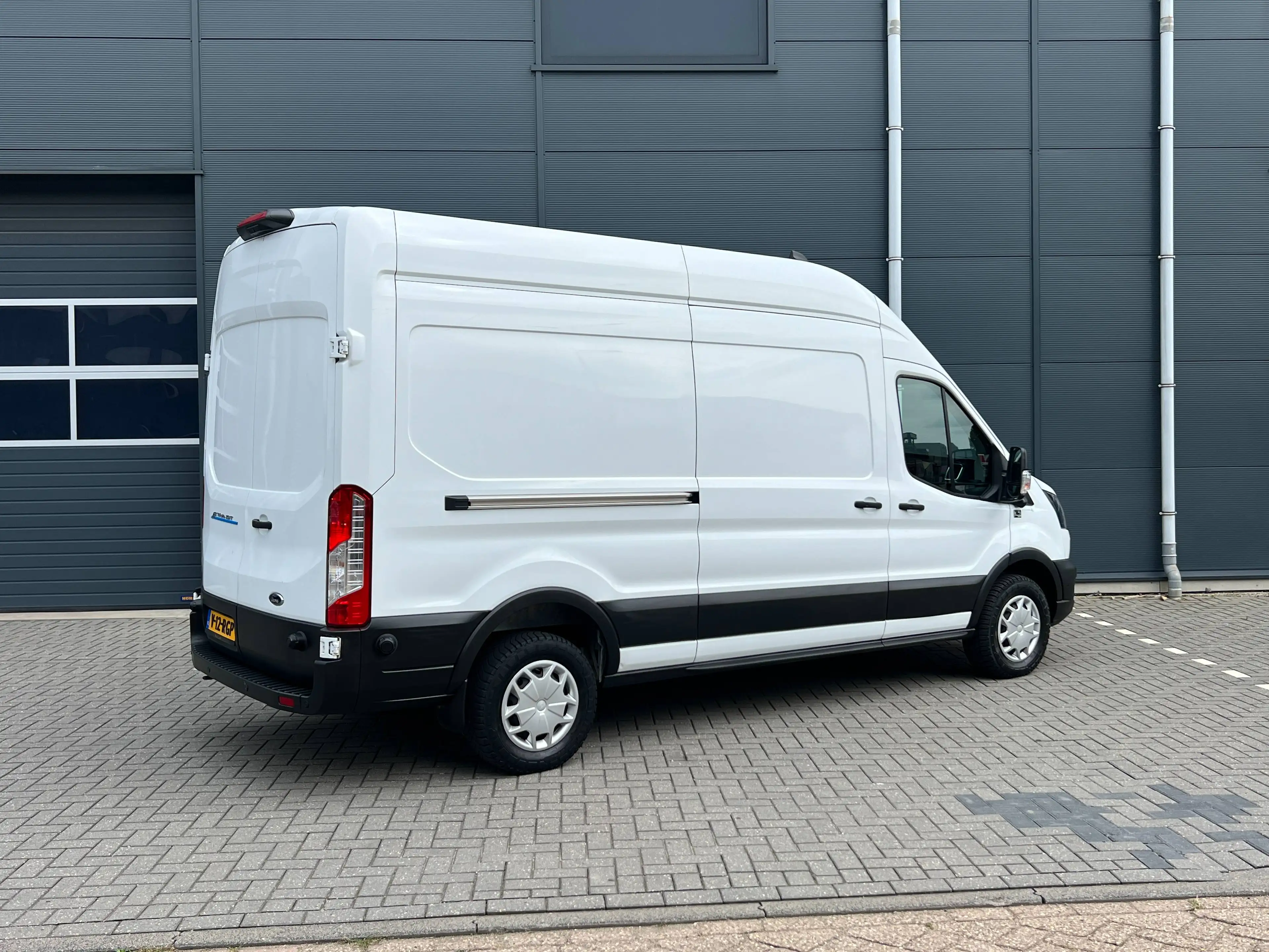 Ford E-Transit 350 L3H3 Trend 68kWh — photo 7