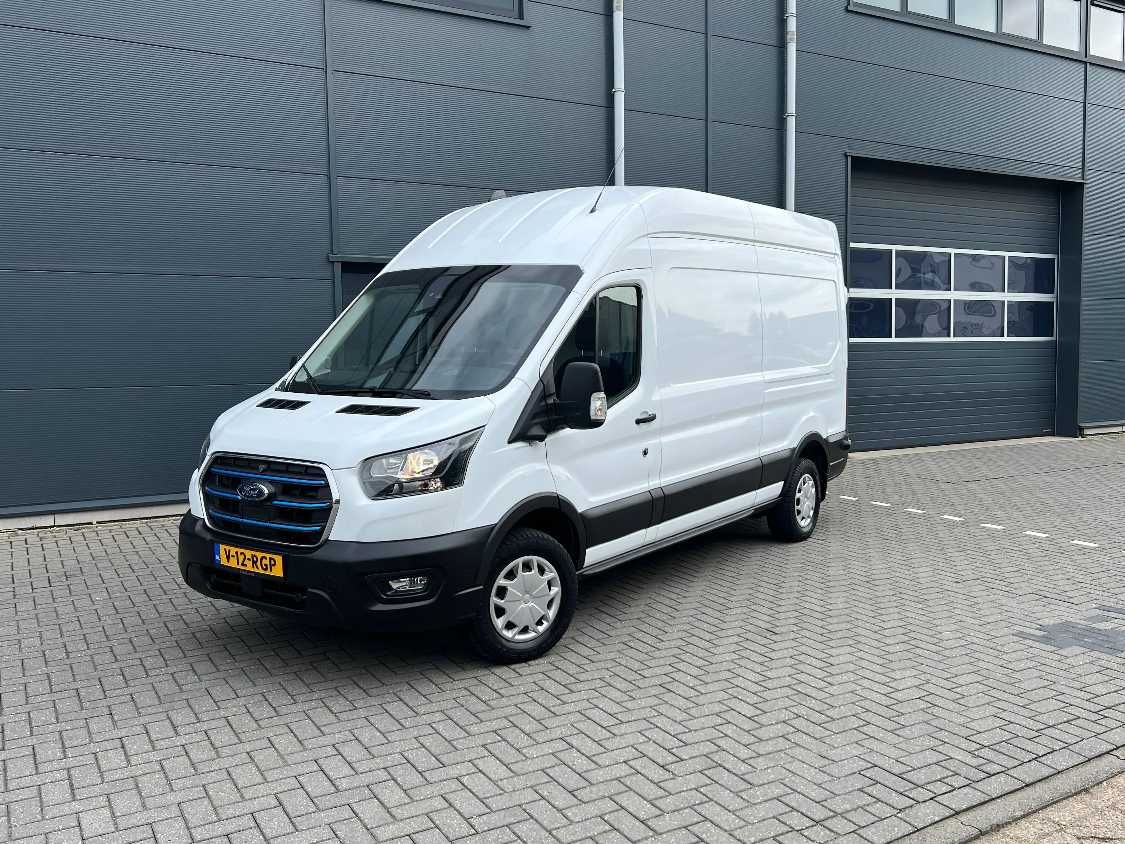 Ford E-Transit 350 L3H3 Trend 68kWh — photo 2