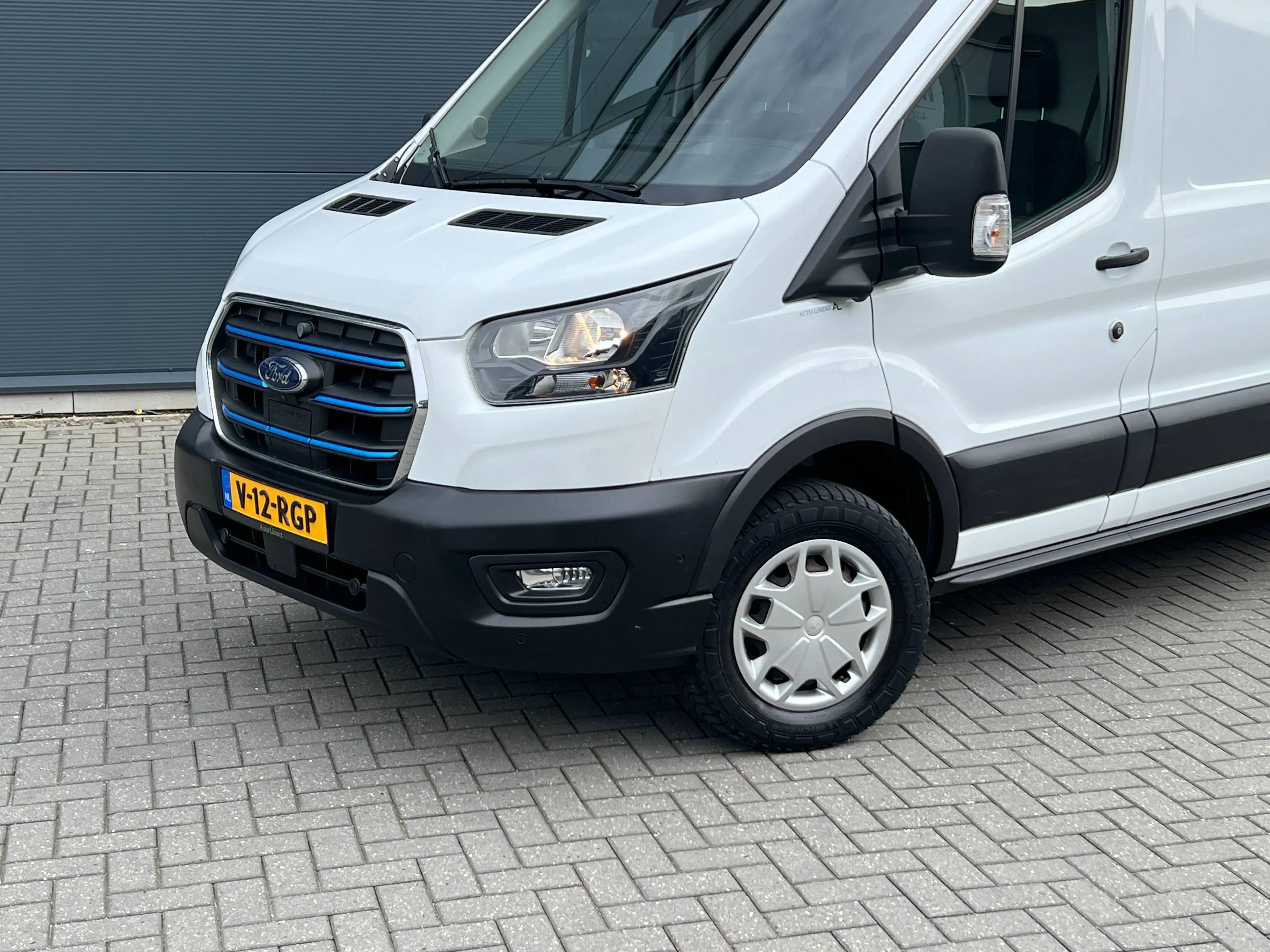 Ford E-Transit 350 L3H3 Trend 68kWh — photo 3