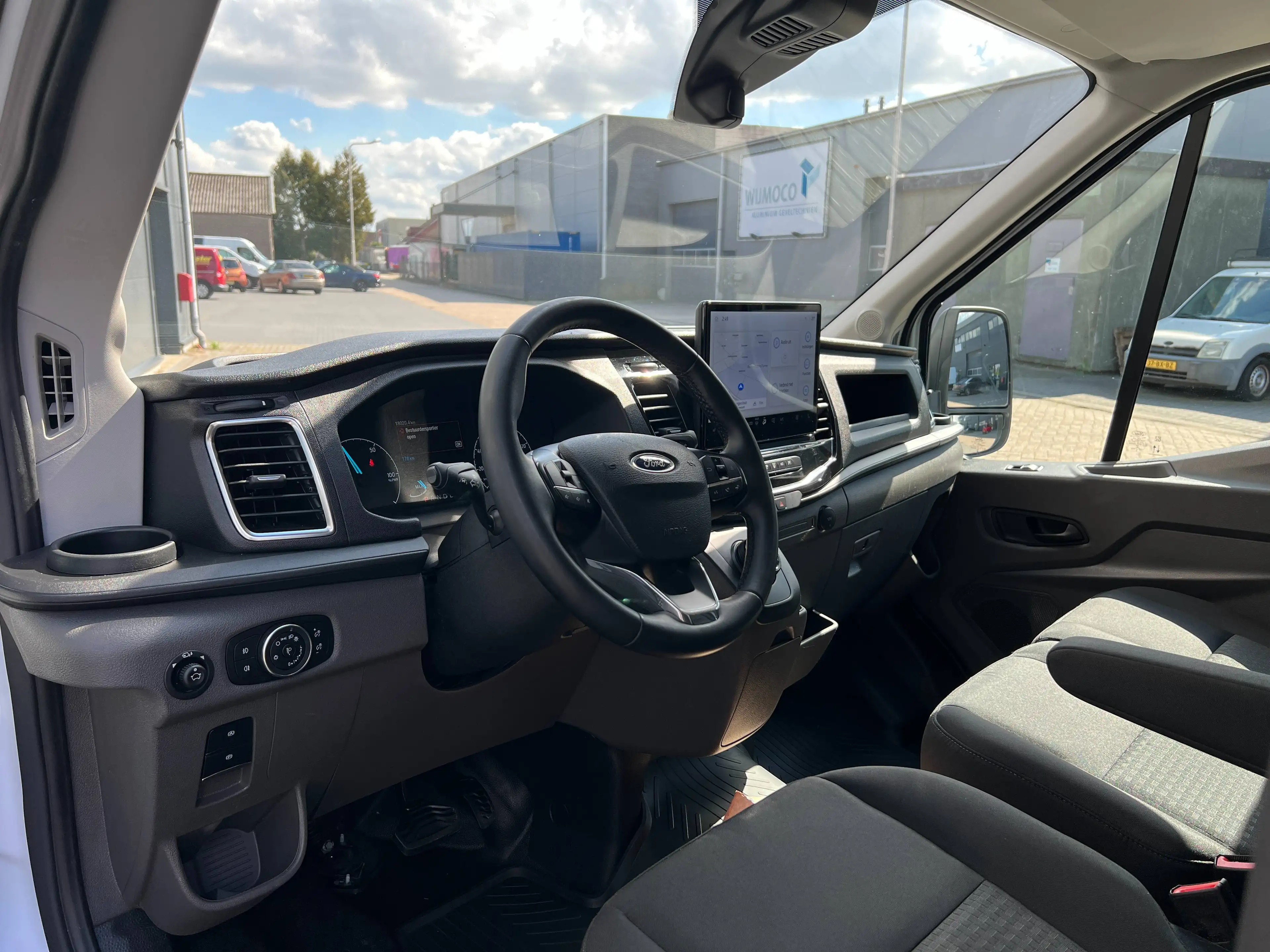 Ford E-Transit 350 L3H3 Trend 68kWh — photo 12