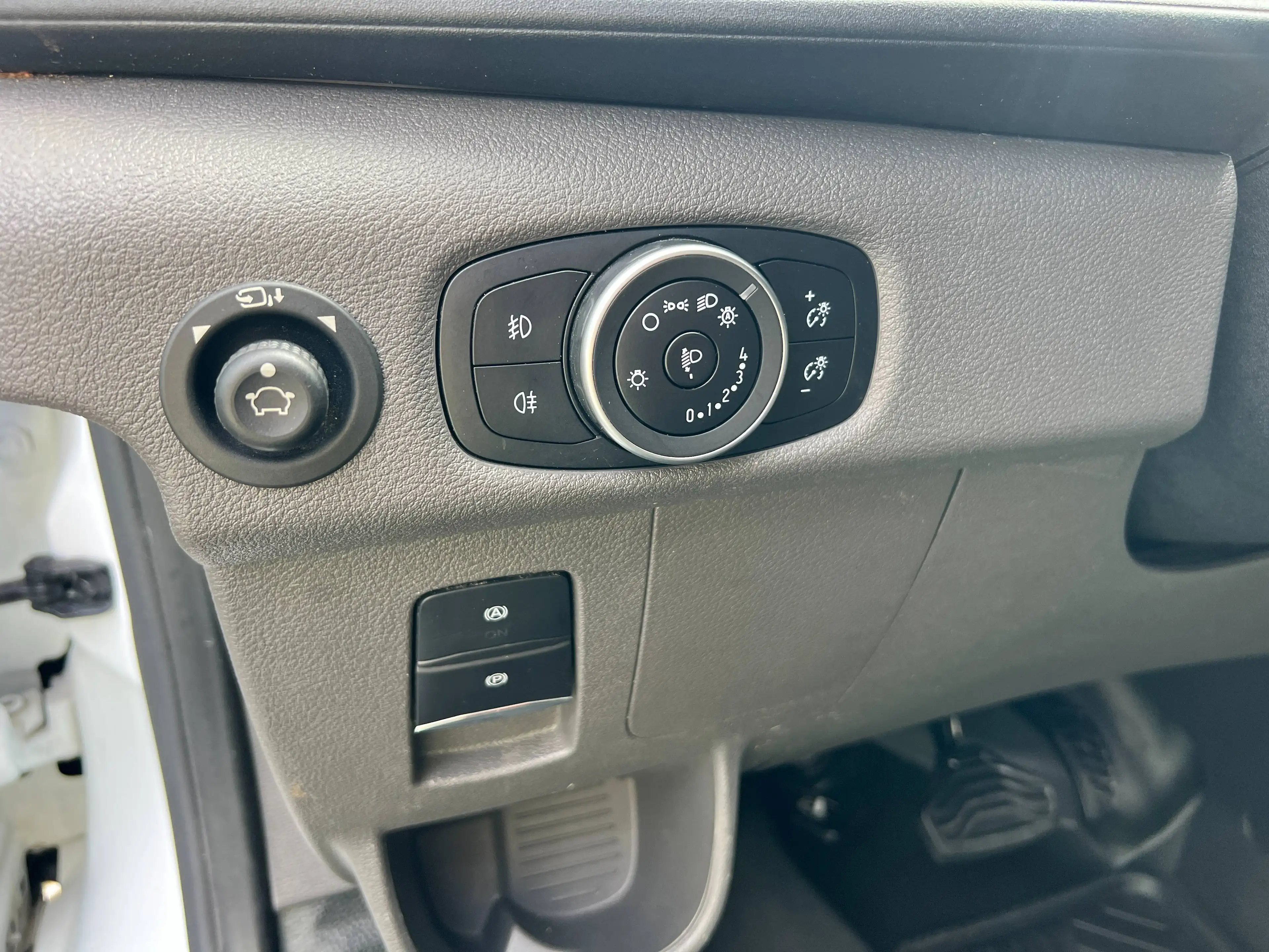 Ford E-Transit 350 L3H3 Trend 68kWh — photo 14