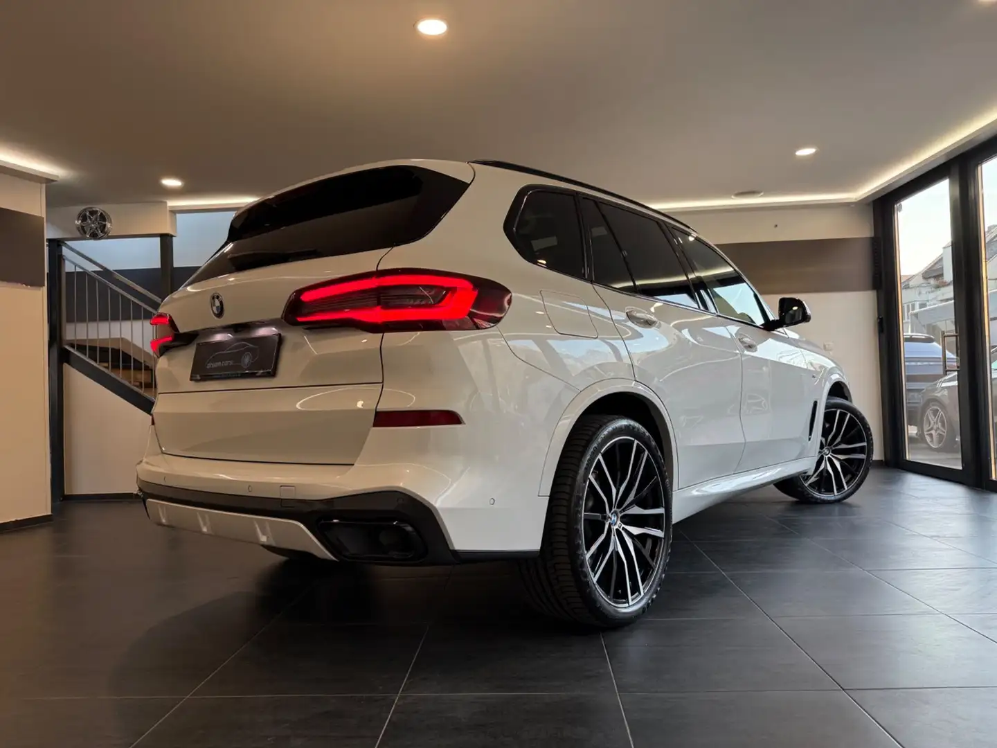 BMW X5 xDrive40d / M SPORTPAKET / PANO / HEAD UP / SITZB Wit - 2