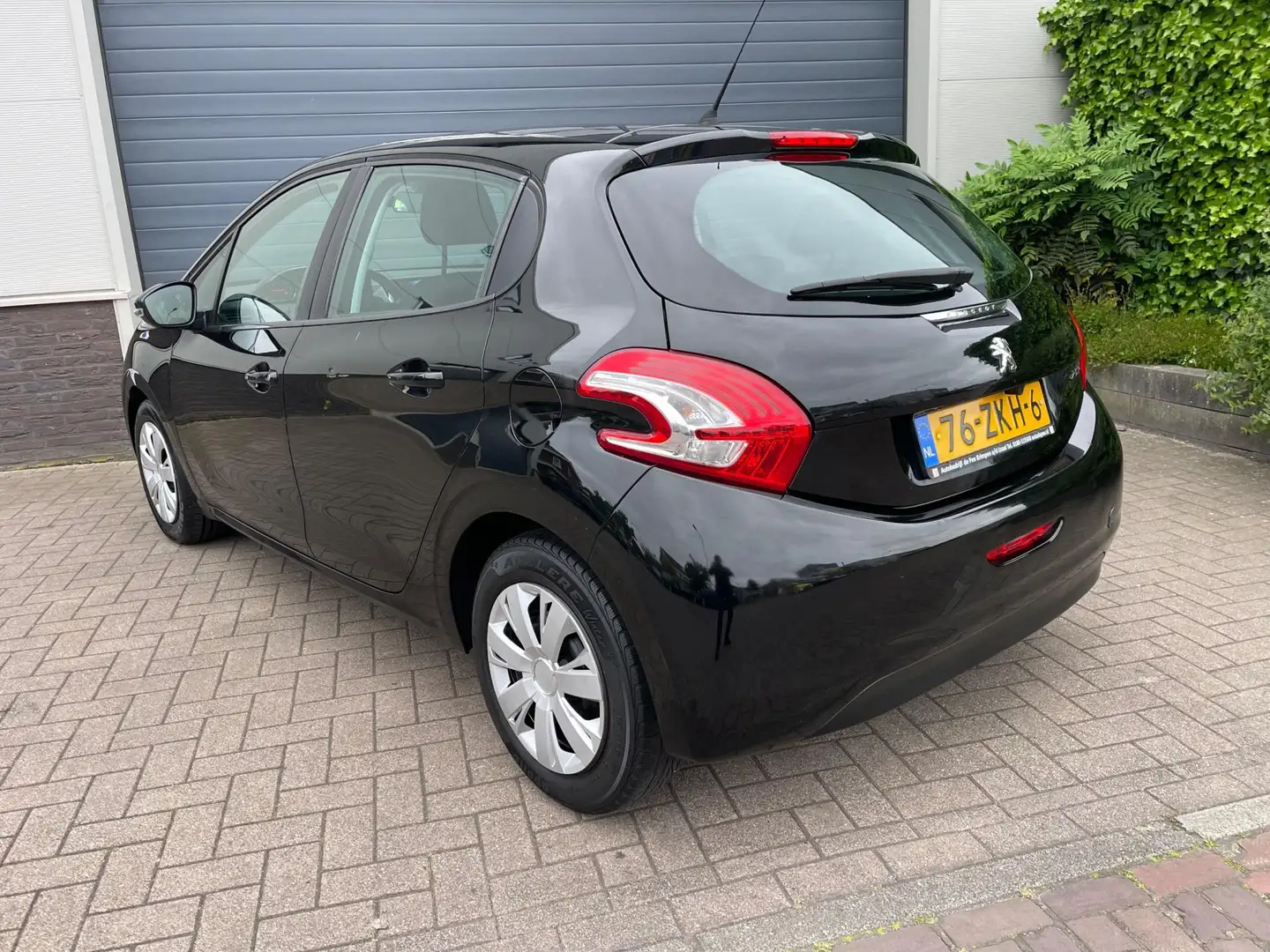 Peugeot 208 1.0 VTi Active/Camera/Cruise-c/Airco/Bluetooth Zwart - 2