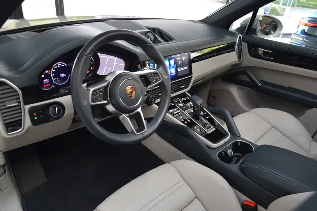 Porsche Cayenne view 2