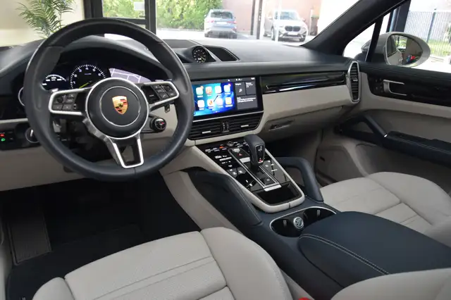 Porsche Cayenne view 7
