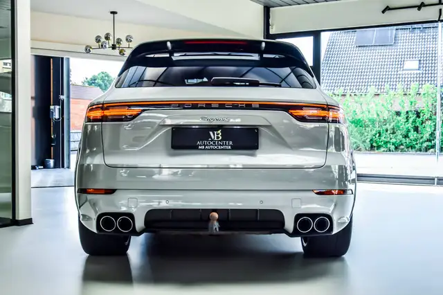 Porsche Cayenne view 13