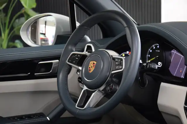Porsche Cayenne view 12