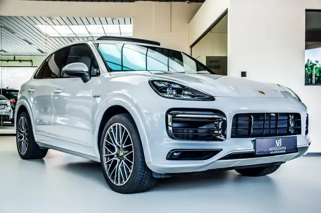 Porsche Cayenne view 6