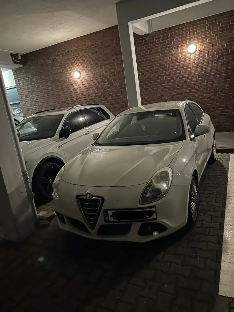Alfa Romeo Giulietta 2.0 JTDM 16V TCT Turismo Weiß - 1