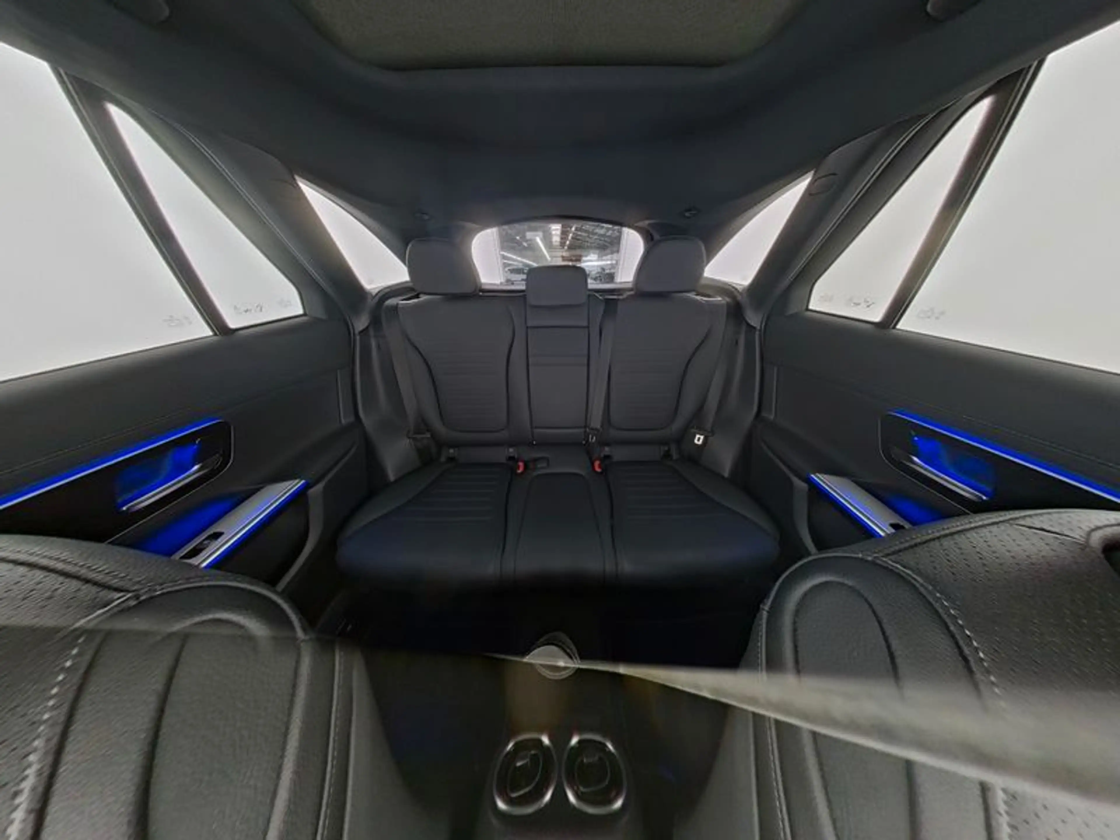 Mercedes-Benz GLC 200 4M AMG Line Adv+ Pano AHK Distronic 19 Z — photo 7