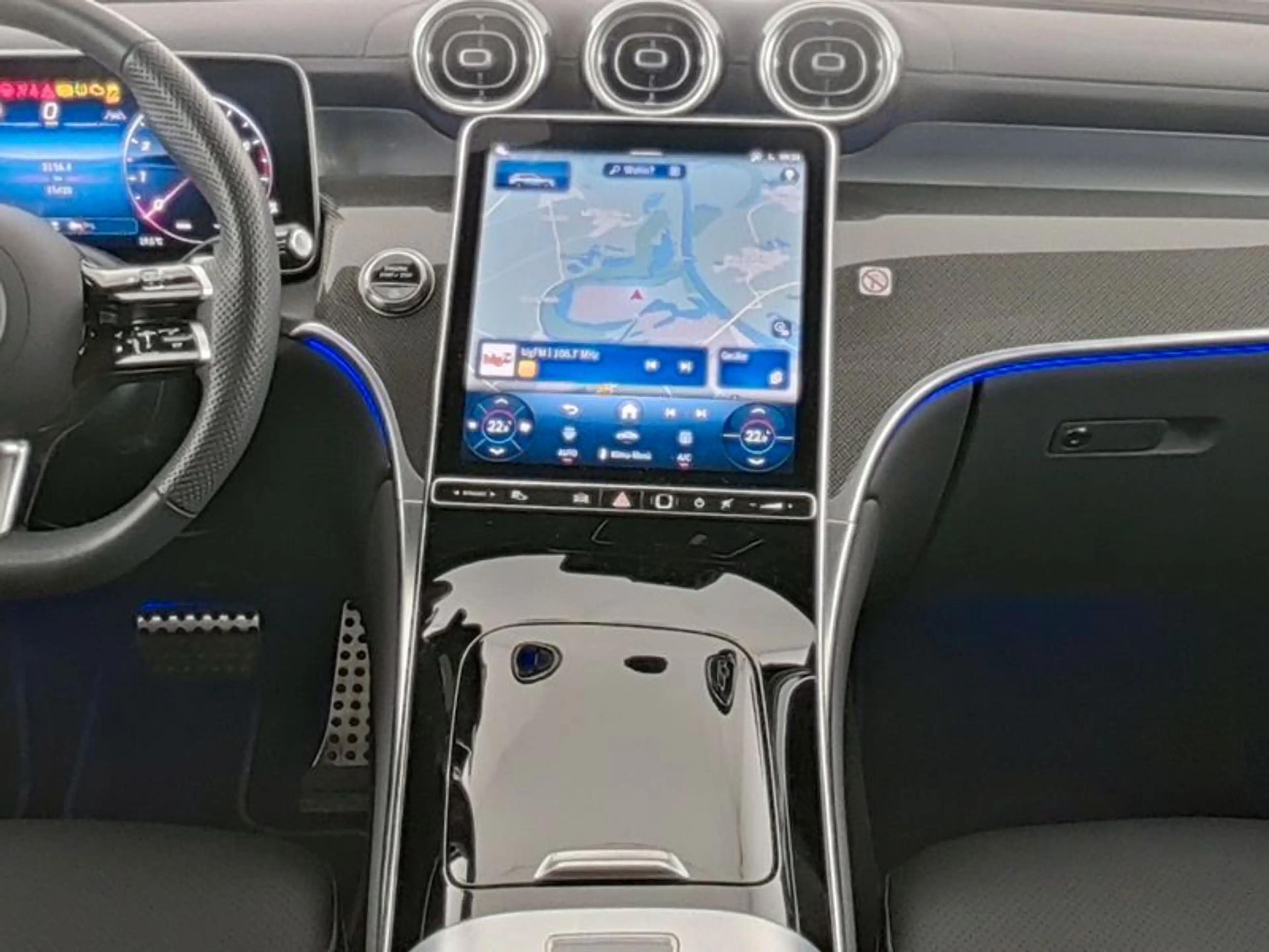 Mercedes-Benz GLC 200 4M AMG Line Adv+ Pano AHK Distronic 19 Z — photo 9