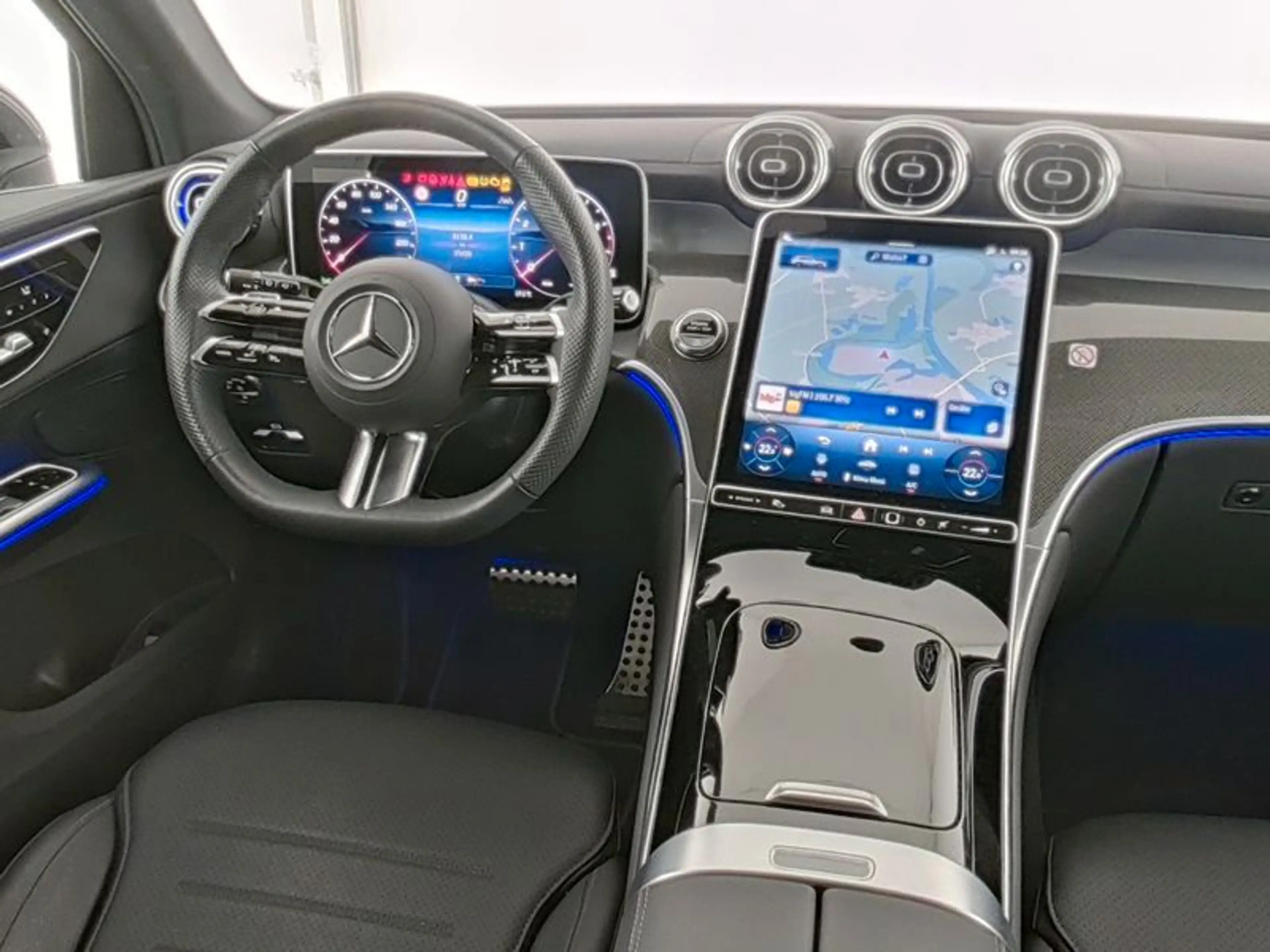 Mercedes-Benz GLC 200 4M AMG Line Adv+ Pano AHK Distronic 19 Z — photo 5
