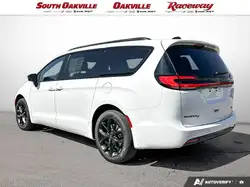 Chrysler Pacifica 2026