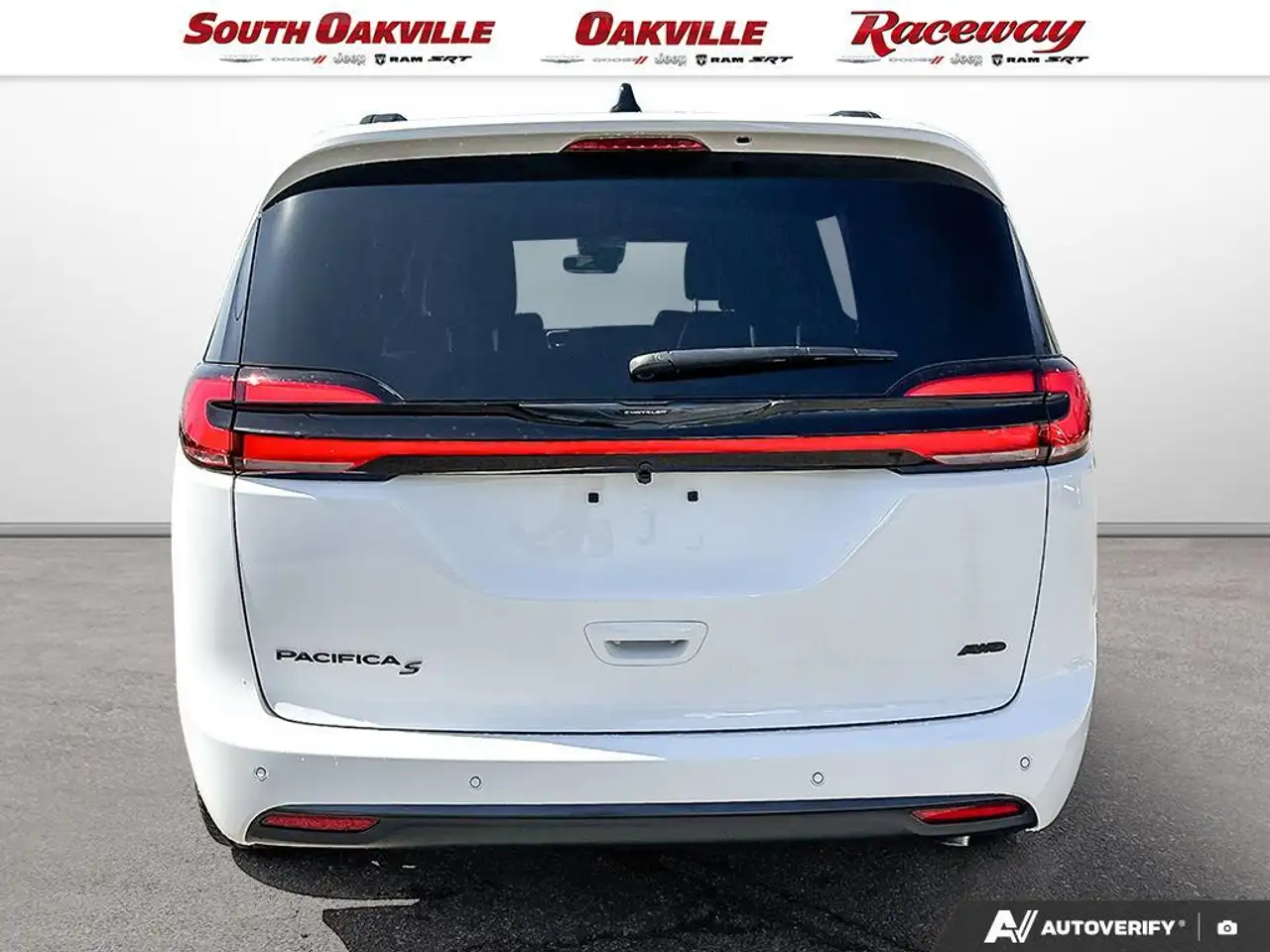 Chrysler Pacifica снимка Chrysler Pacifica