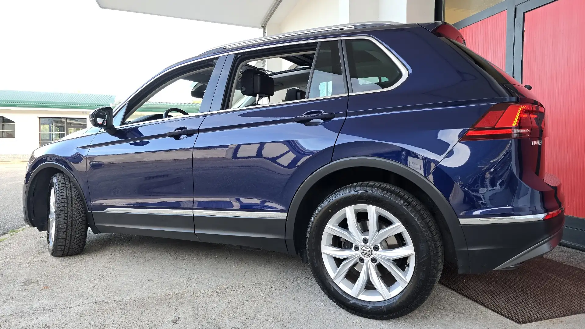 Volkswagen Tiguan 2.0 tdi Executive 150cv dsg Blu/Azzurro - 2