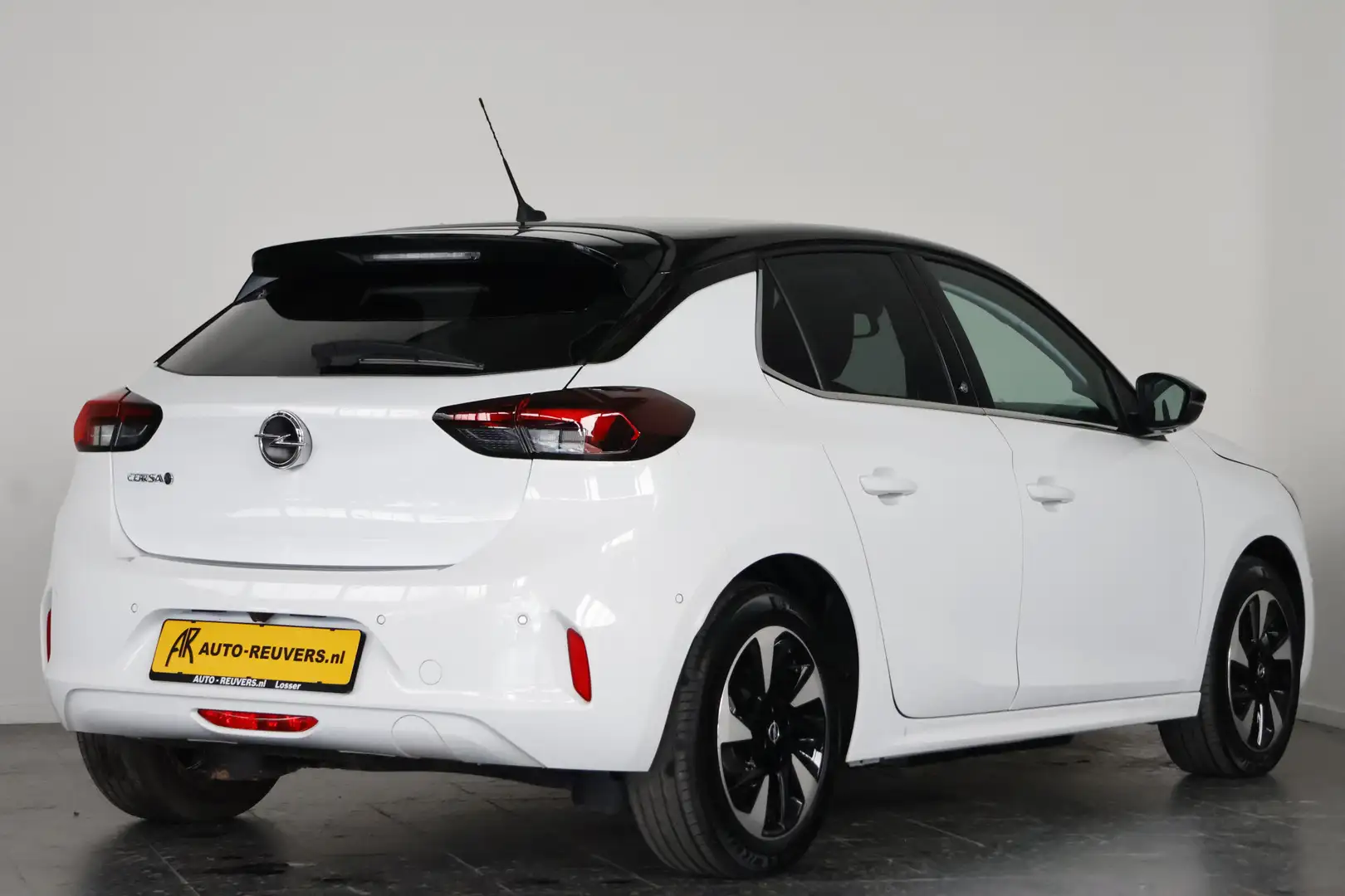 Opel Corsa-e Electric Elegance 50 kWh / LED / CarPlay / Clima / Wit - 2