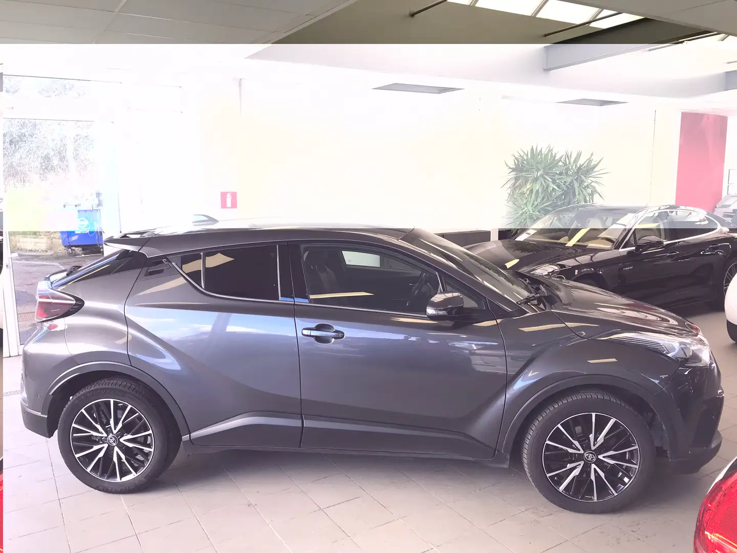 Toyota C-HR 1.2 Turbo 2WD C-Ity Marchand/Export/Professionnels Grigio - 2