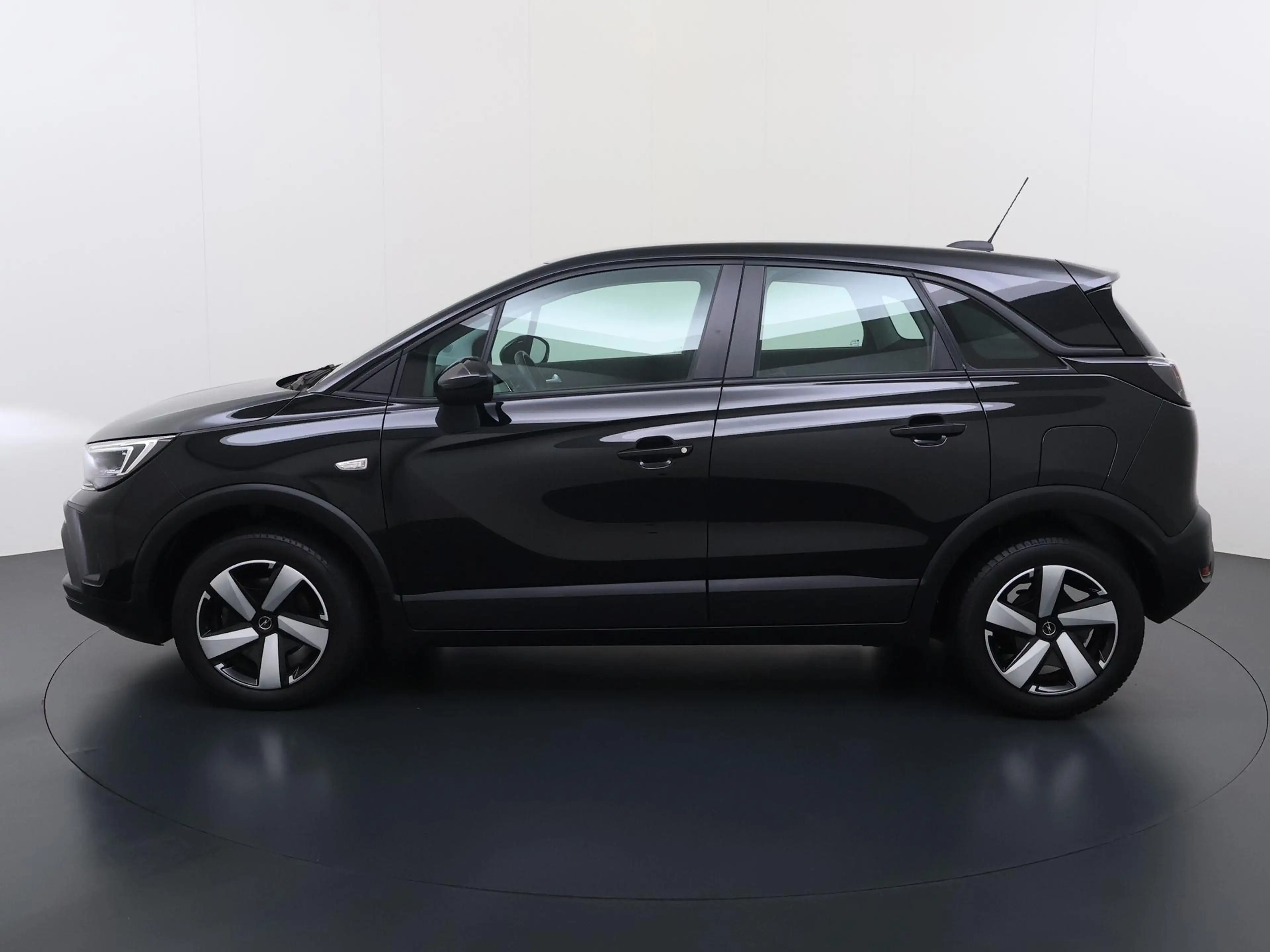 Opel Crossland 1.2 Edition — photo 2