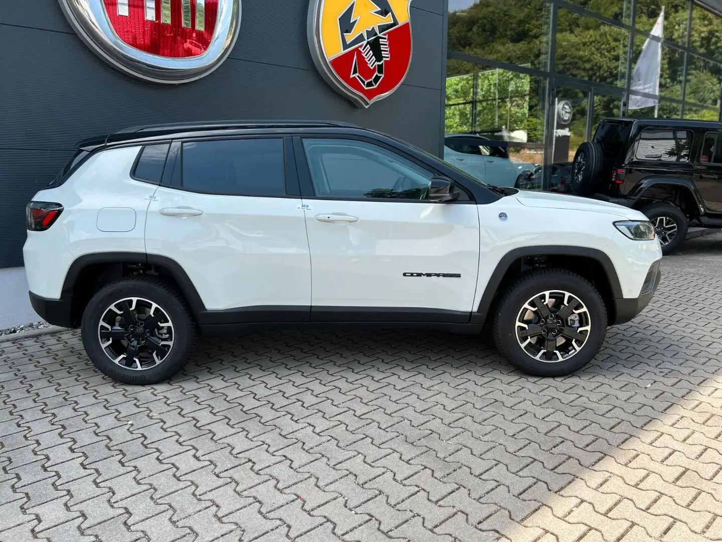 Jeep Compass Trailhawk +PANORAMA+KLIMA+NAVI+KAMERA+ Weiß - 2