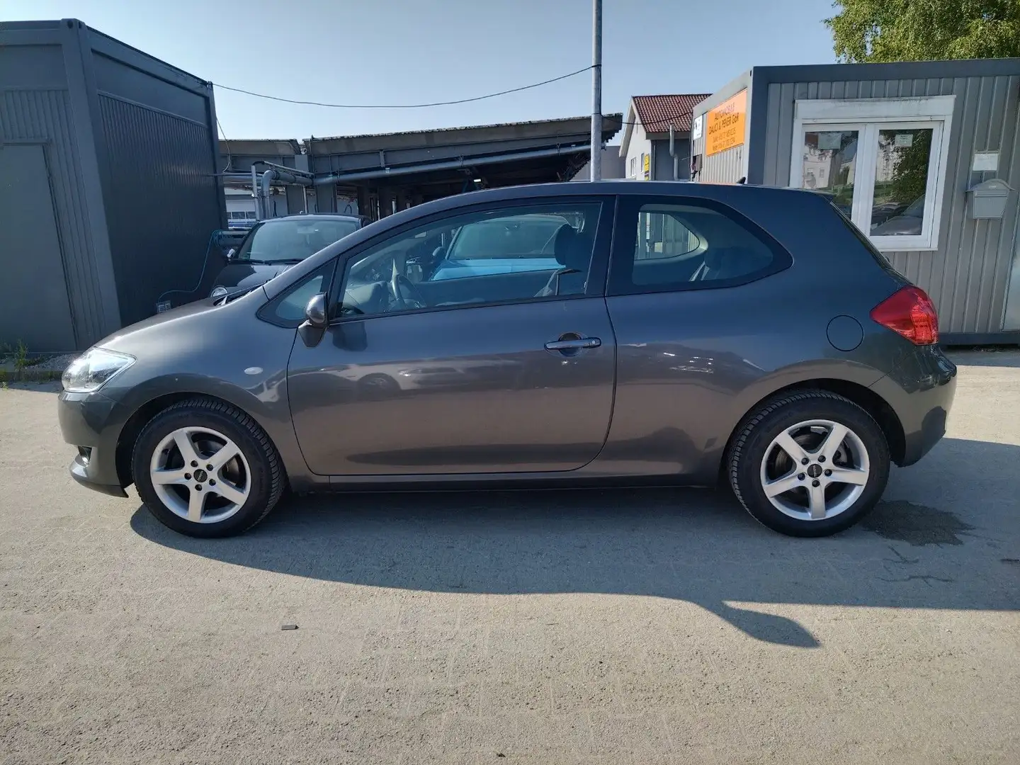 Toyota Auris 1.6Sol+1.HD+TÜV/NEU+GARANTIE+KLIMAUTOMATIK Grau - 1