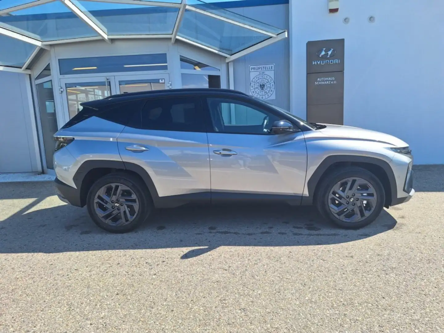 Hyundai TUCSON NX4 1,6 T-GDi HEV 2WD 20th Anniversary  AT t5ha1 Schwarz - 2